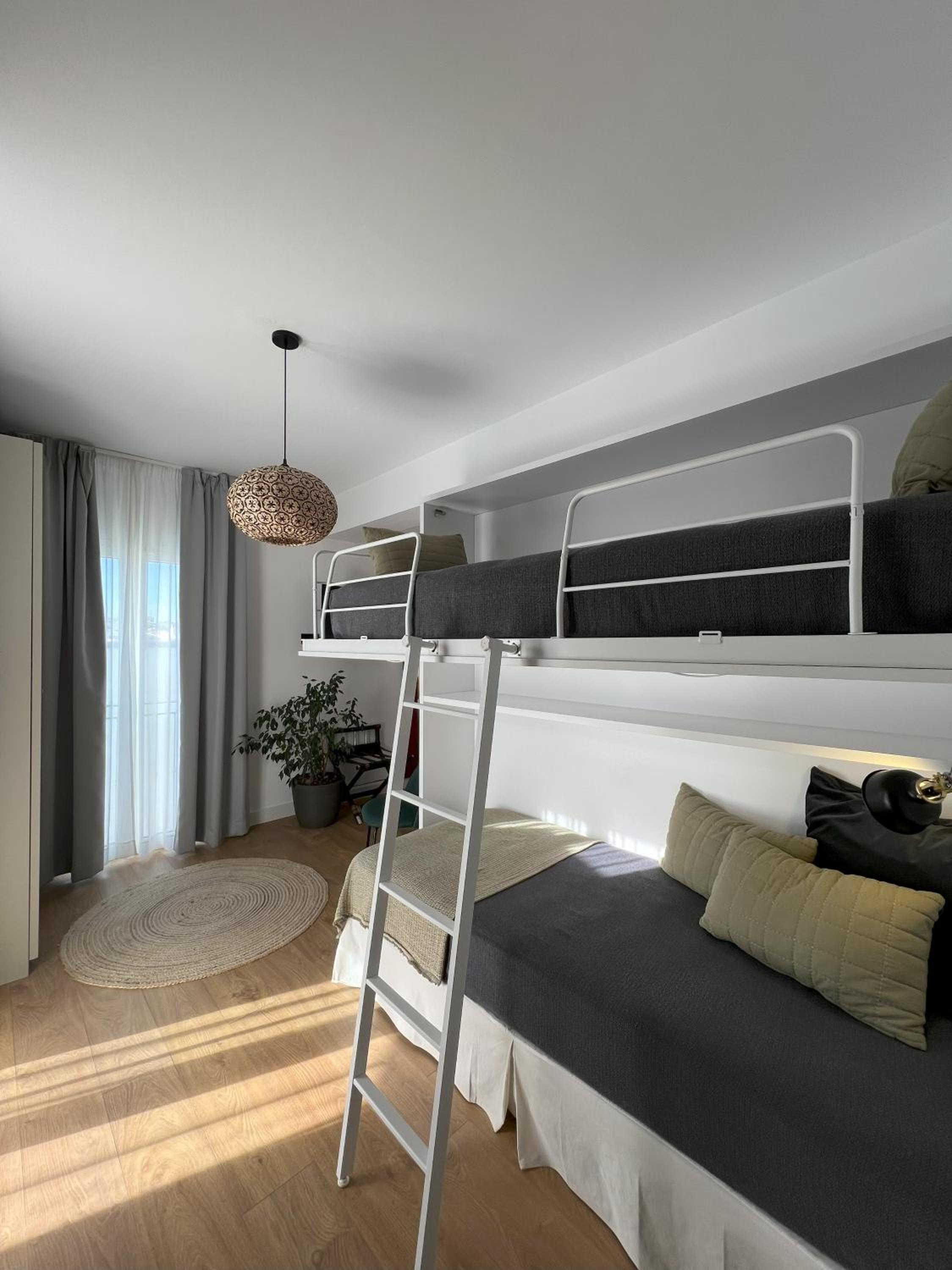Suite - Photo 26