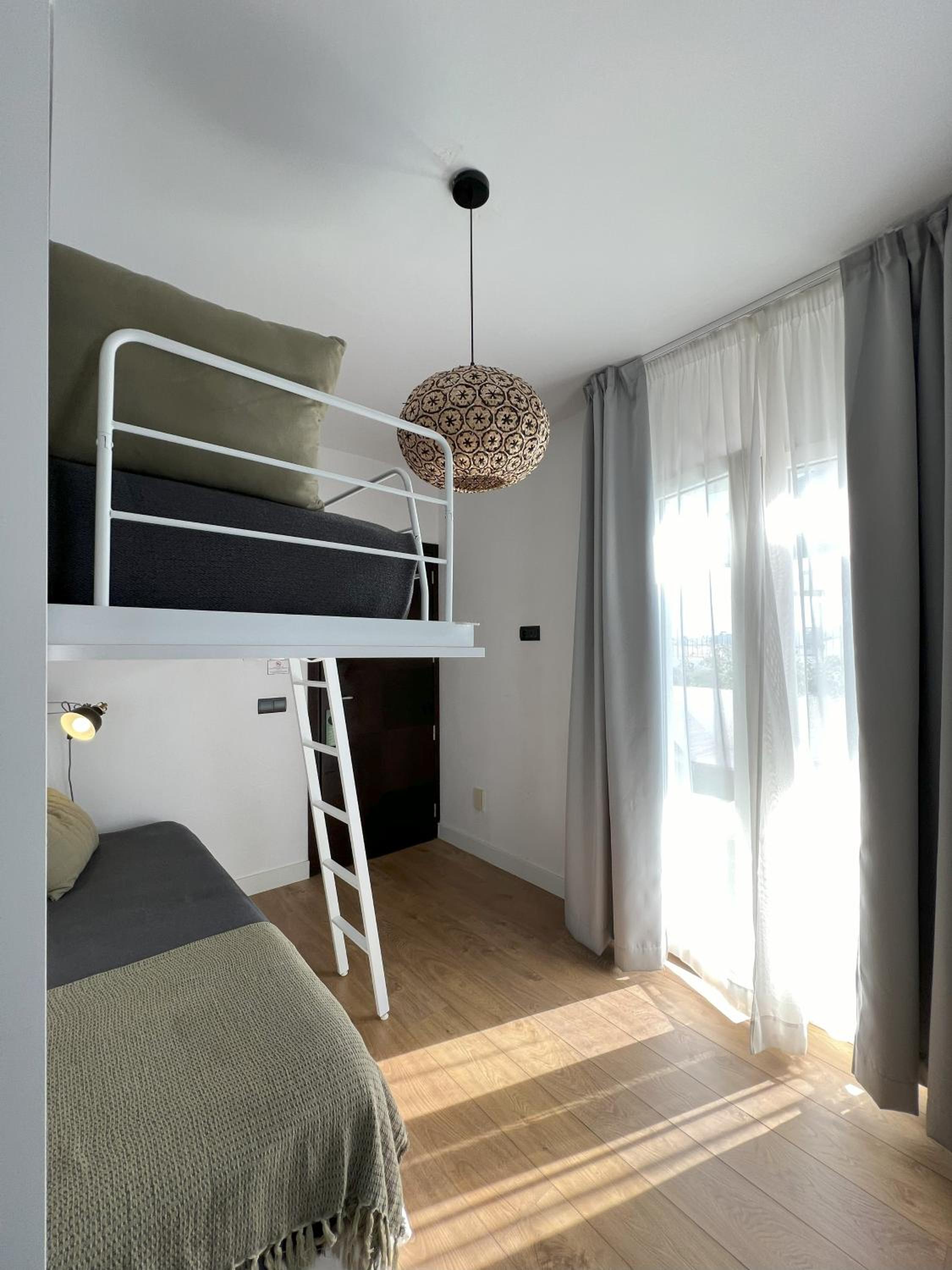 Suite - Photo 27