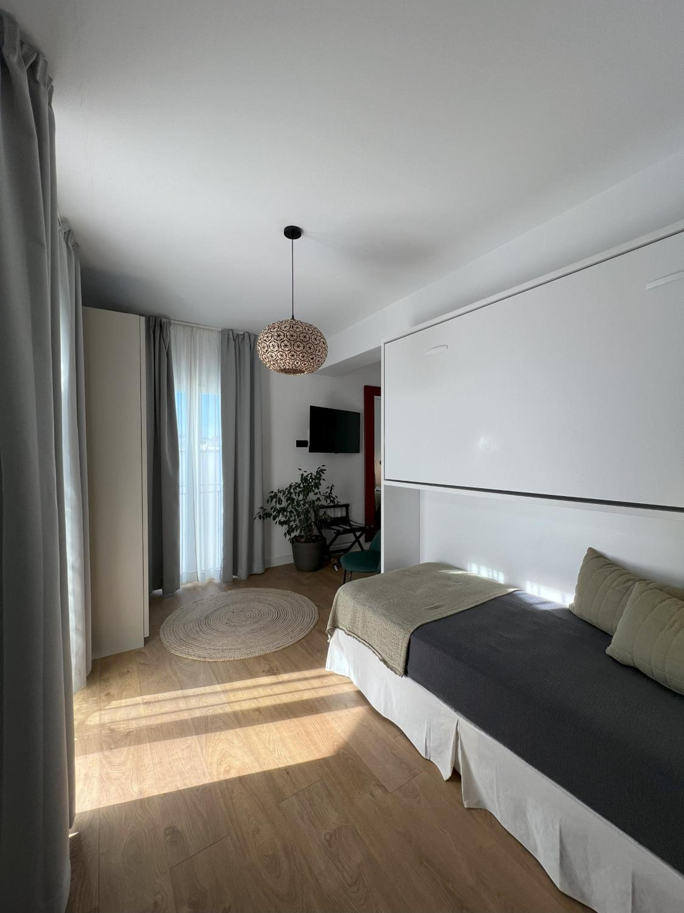 Suite - Photo 31