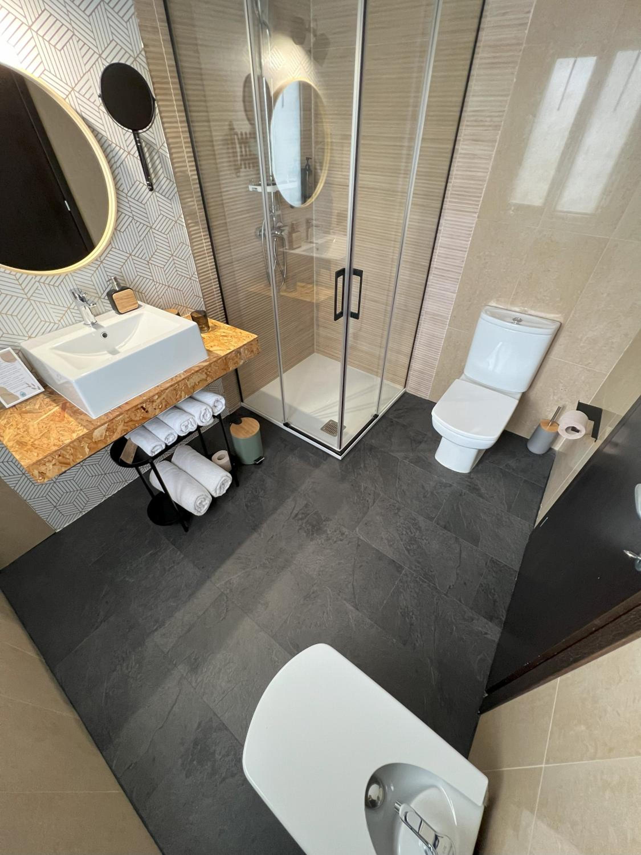 Suite - Photo 5
