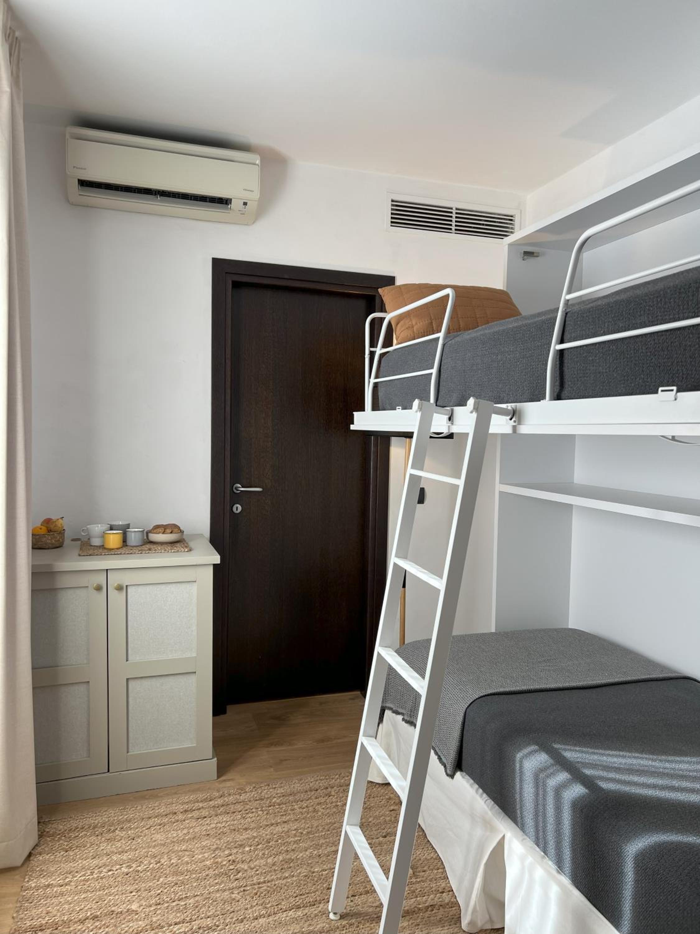Suite - Photo 7