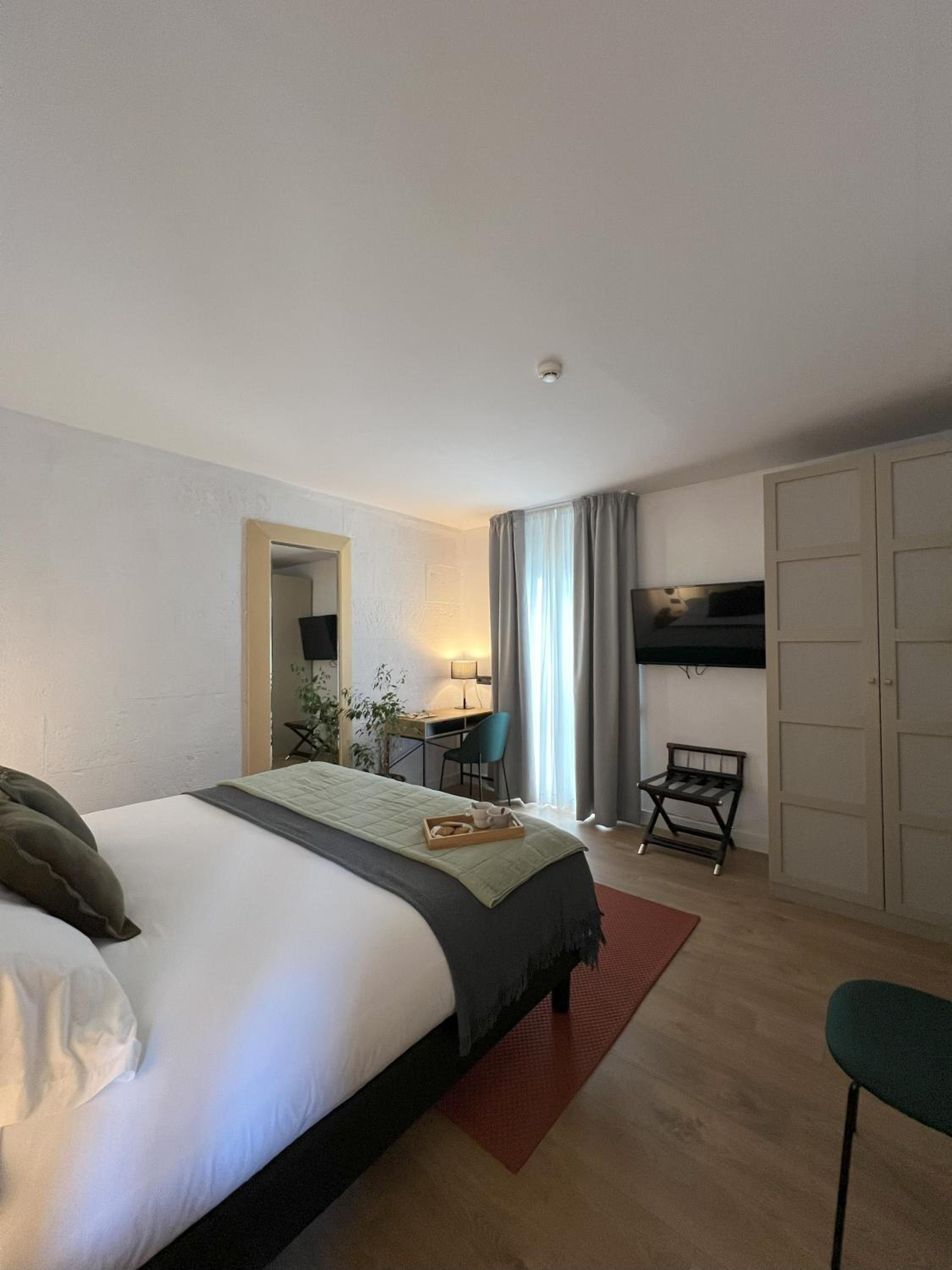 Deluxe Double or Twin Room - Photo 17