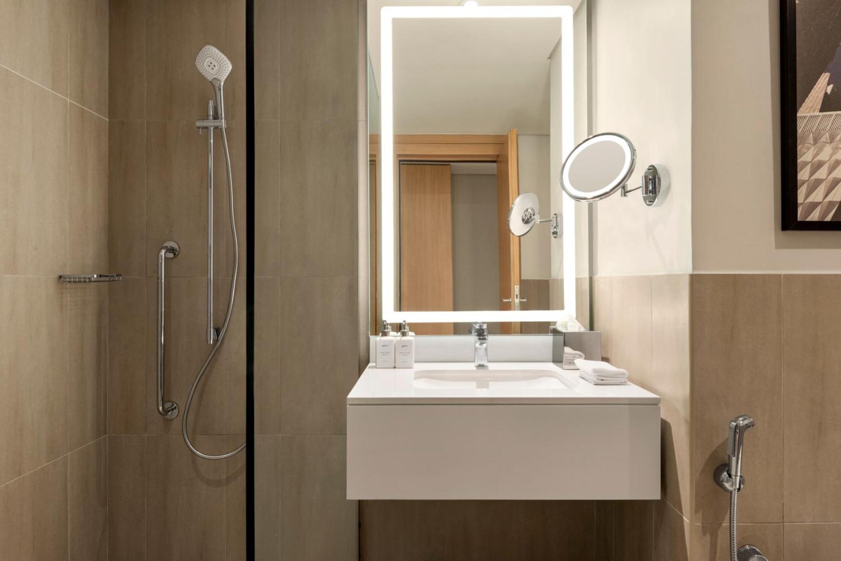 One-Bedroom Apartment - Photo 3