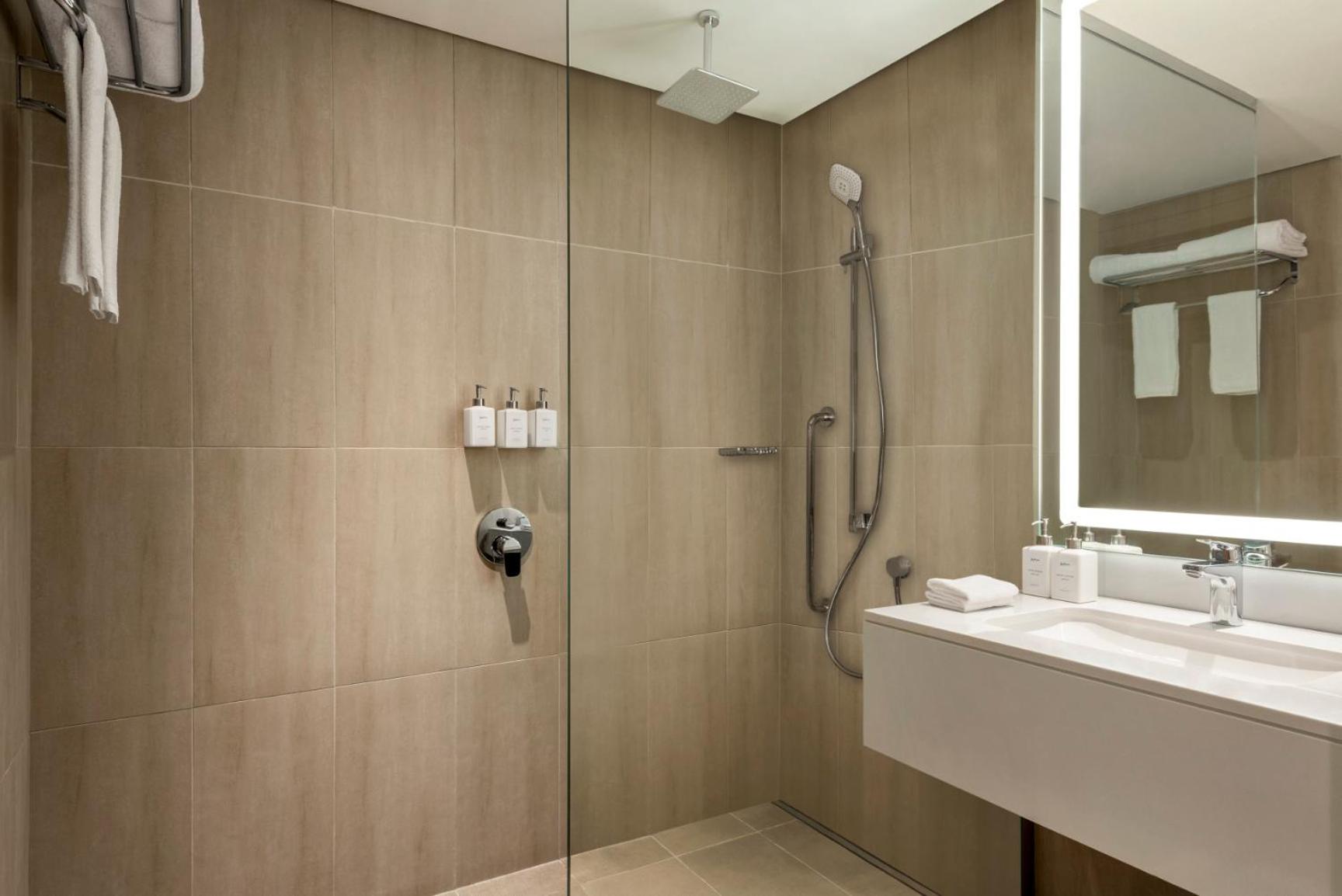 One-Bedroom Apartment - Photo 2
