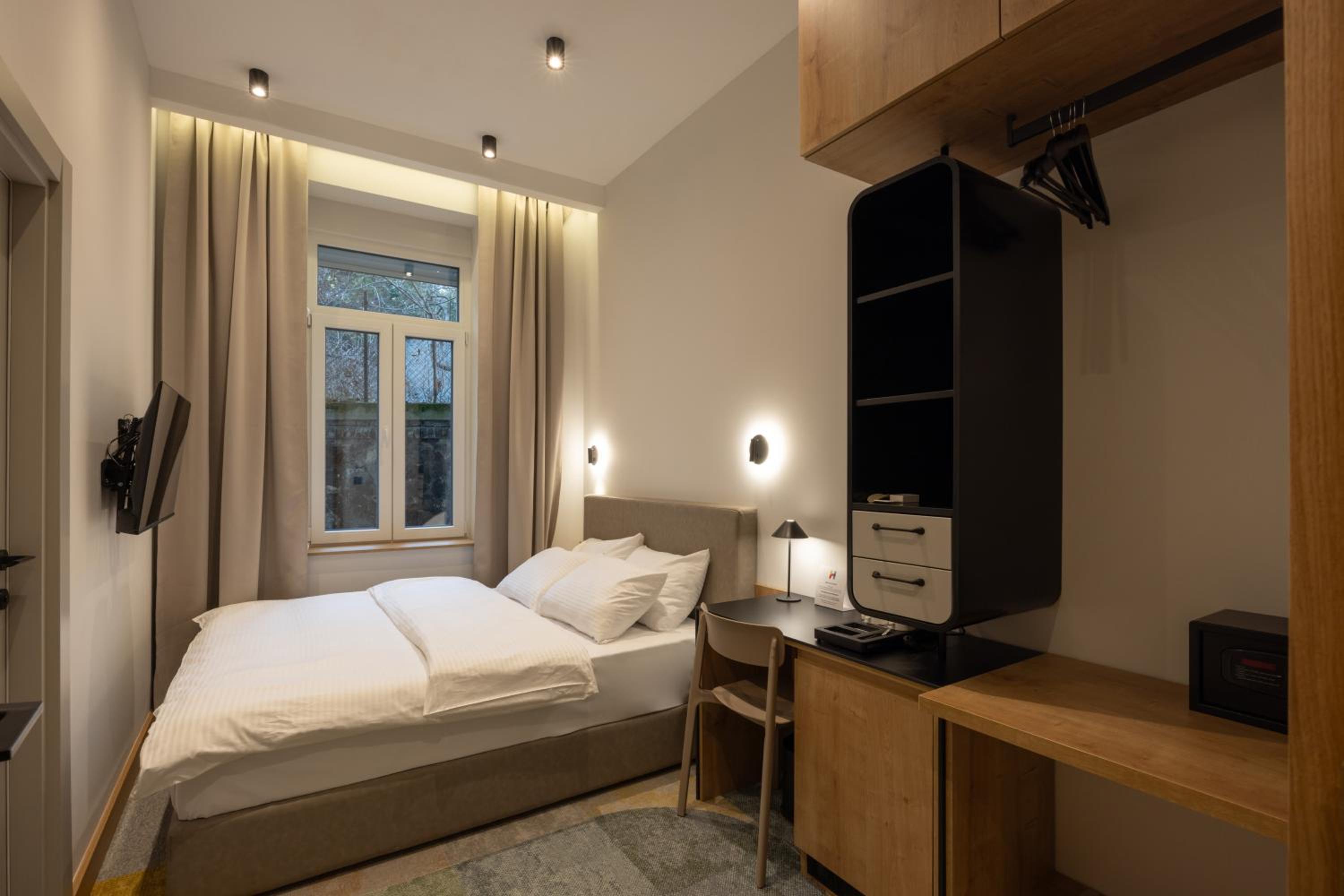 Superior Double Room - Photo 1