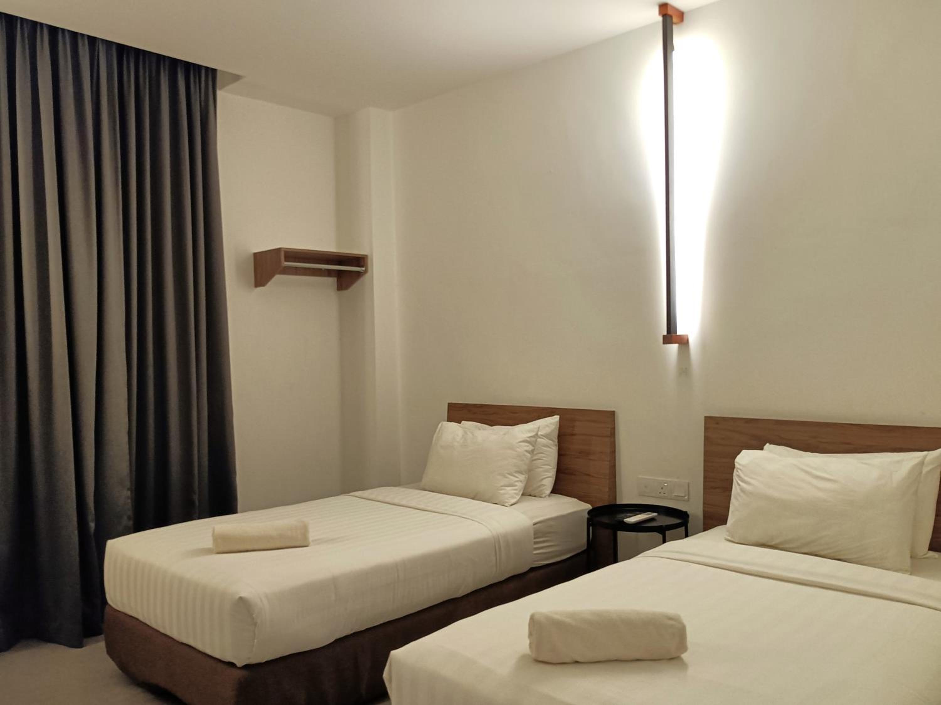Twin Room - Photo 6