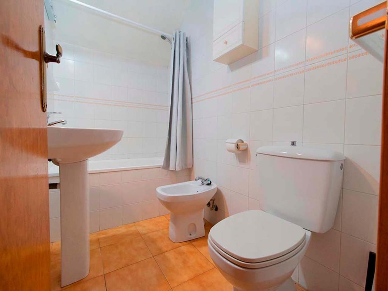 Three-Bedroom Apartment photo 2