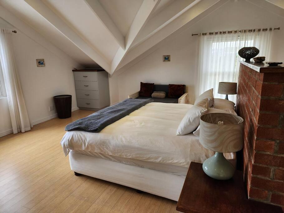 Four-Bedroom House photo 3