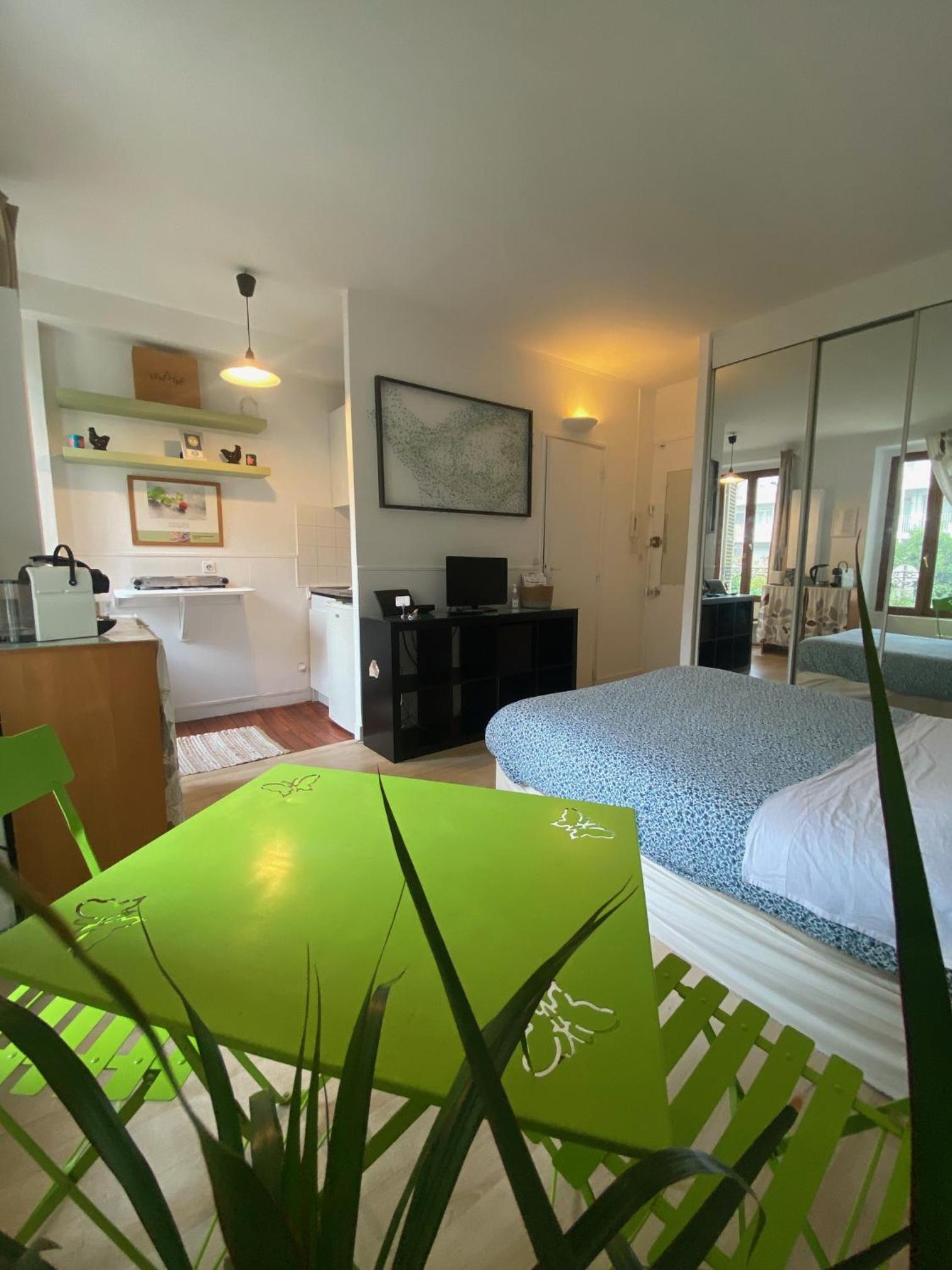 Double Room with Garden View - Photo 2