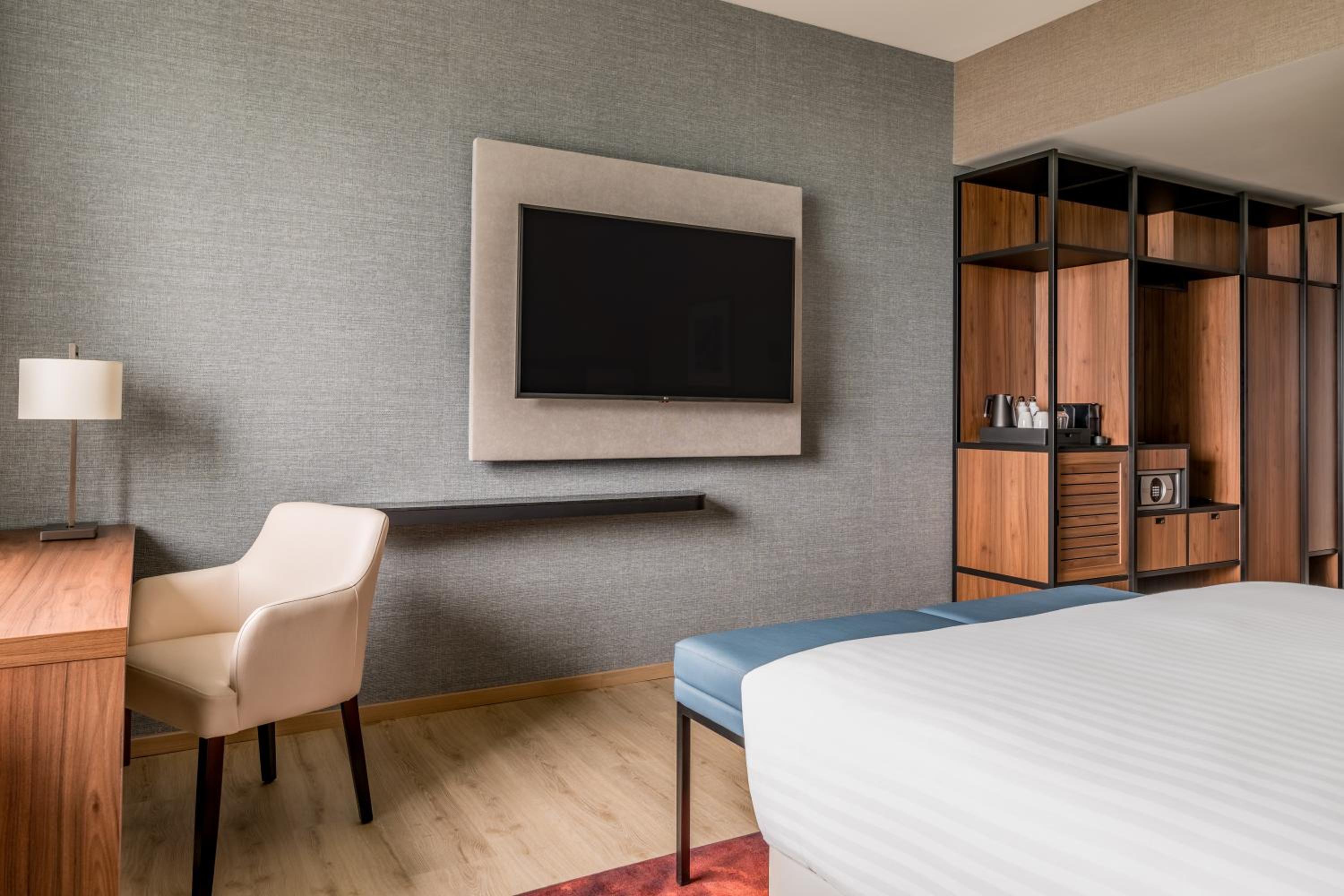 Deluxe King Room - Photo 1
