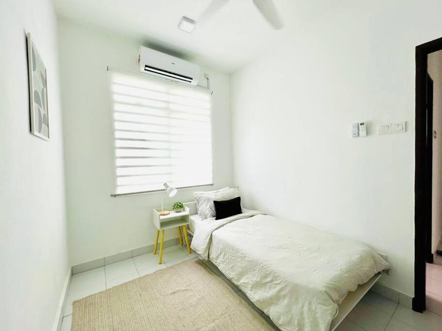 Four-Bedroom House photo 2