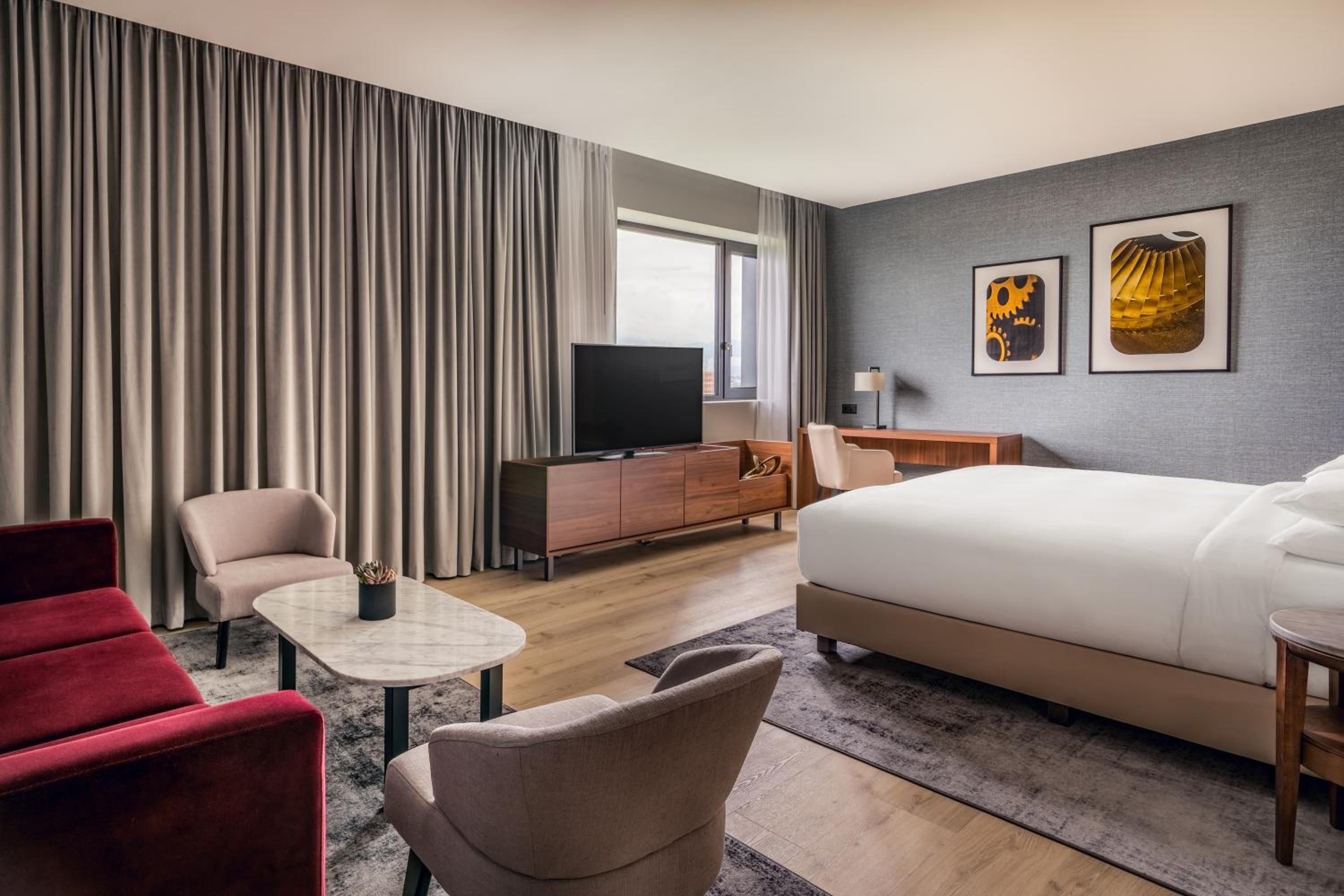 Junior King Suite - Club Level