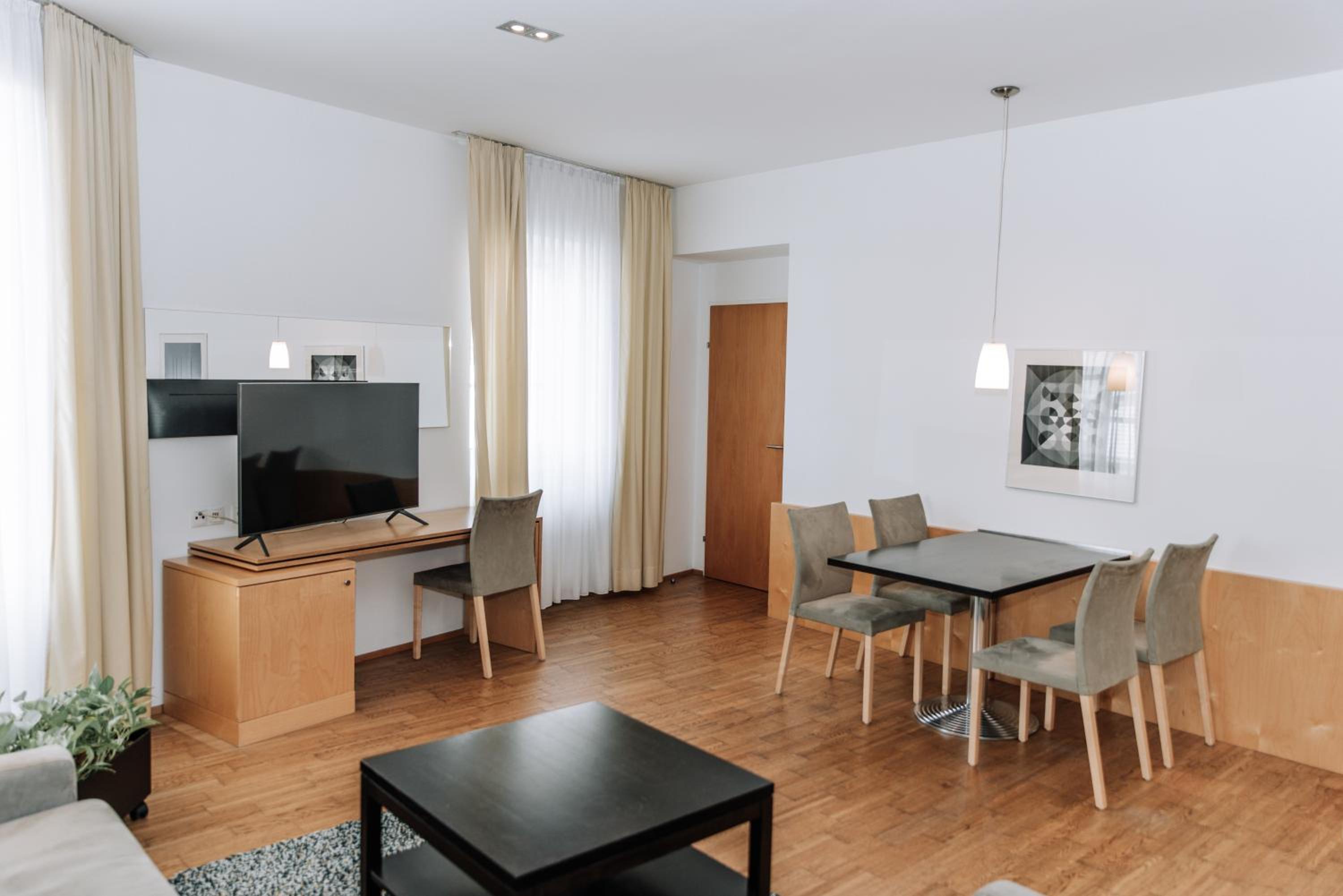 Family Studio - Photo 2
