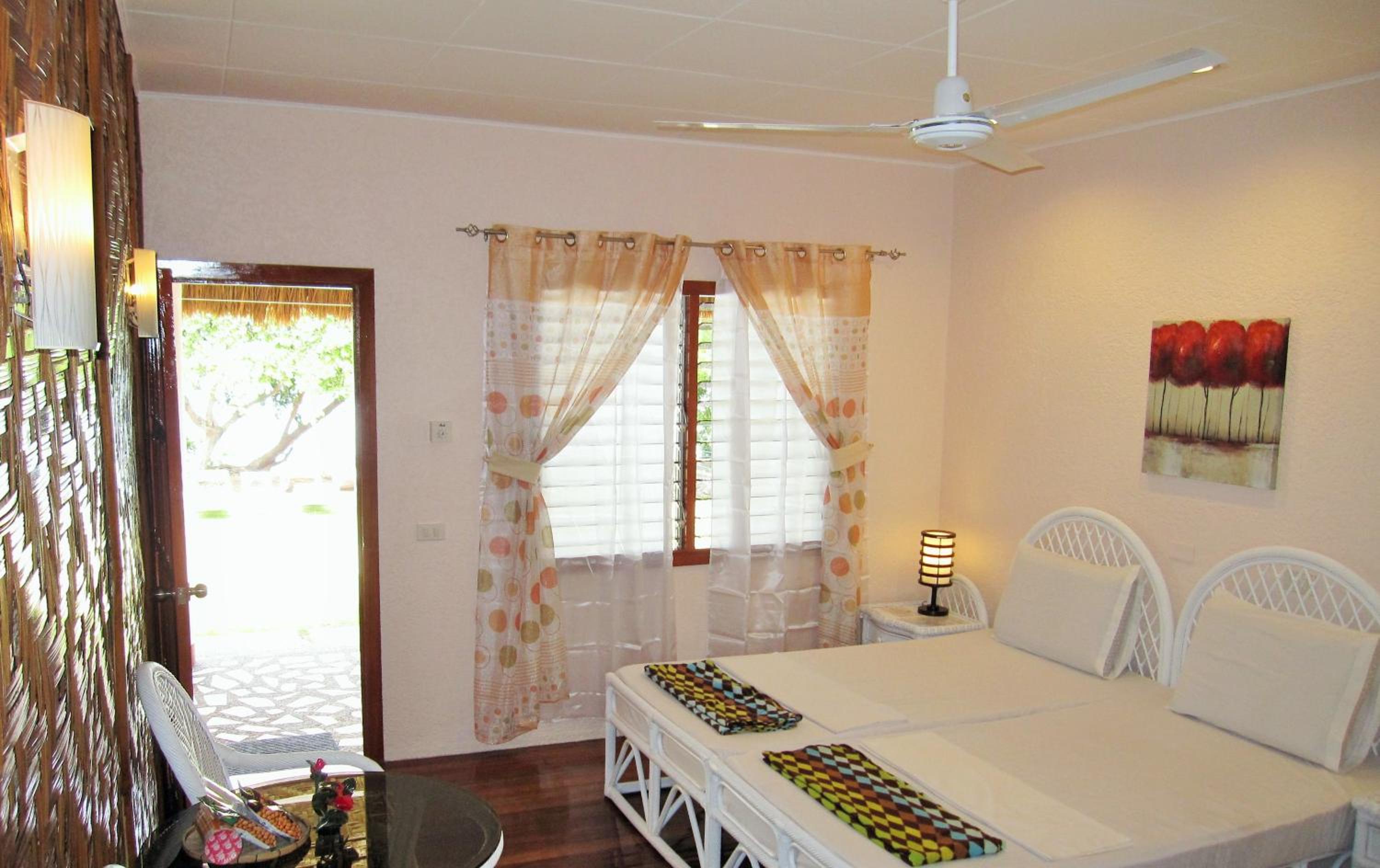 Deluxe Twin Room with Sea View - Photo 8
