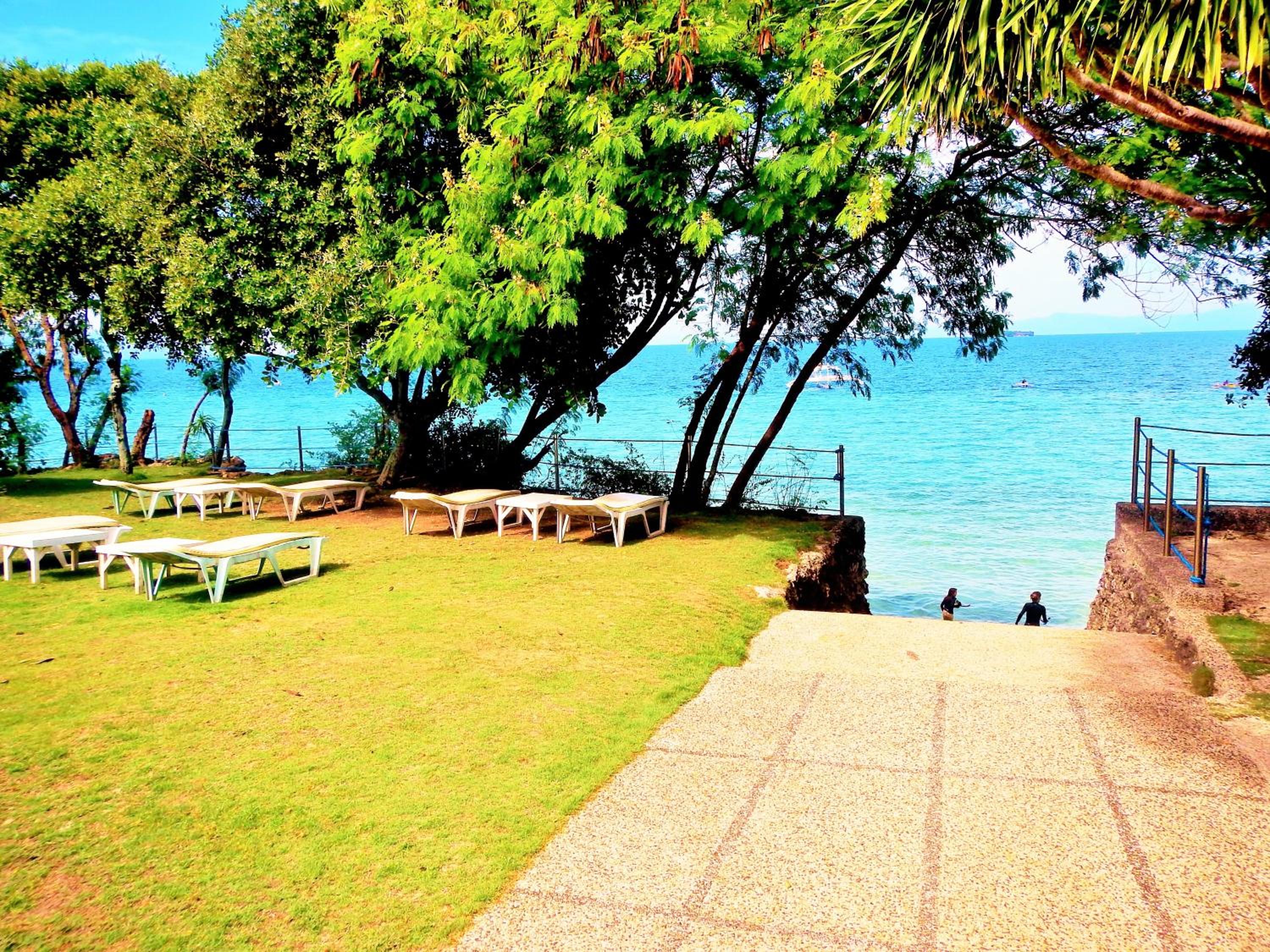Deluxe Twin Room with Sea View - Photo 3