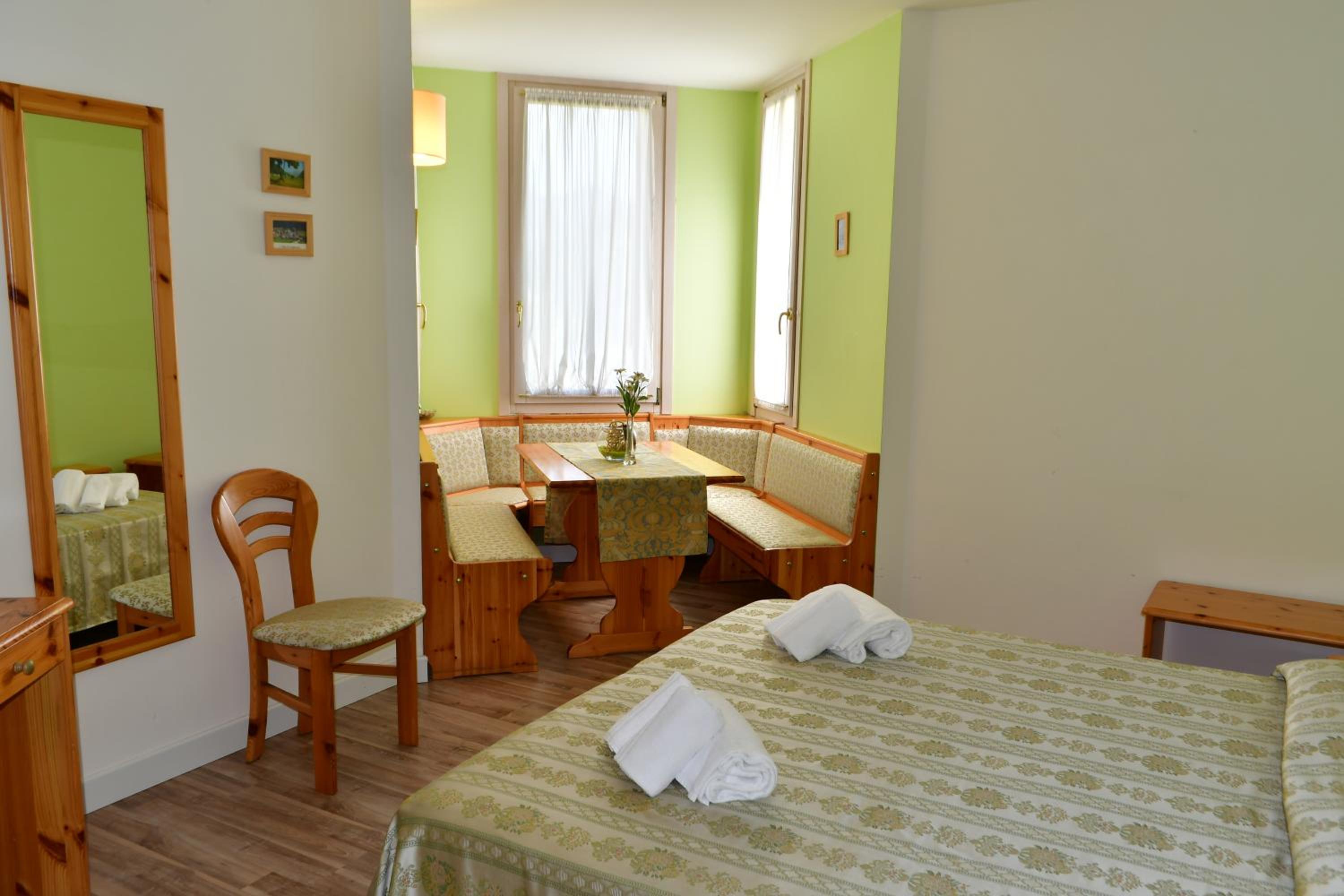 Double or Twin Room with Private Bathroom photo 3