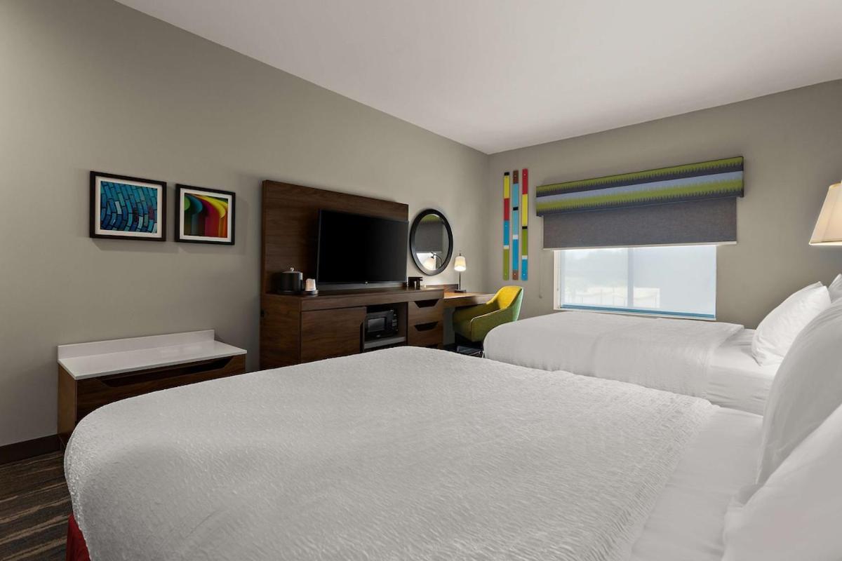 Queen Room with Two Queen Beds - Mobility and Hearing Access/Non-Smoking - Photo 3