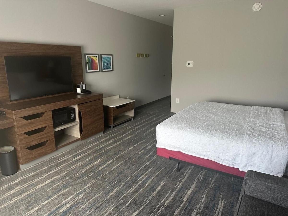 King Room with Sofa Bed - Non-Smoking - Photo 2