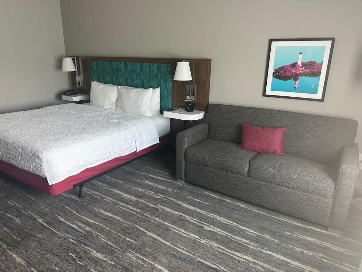 King Room with Sofa Bed - Non-Smoking - Photo 3