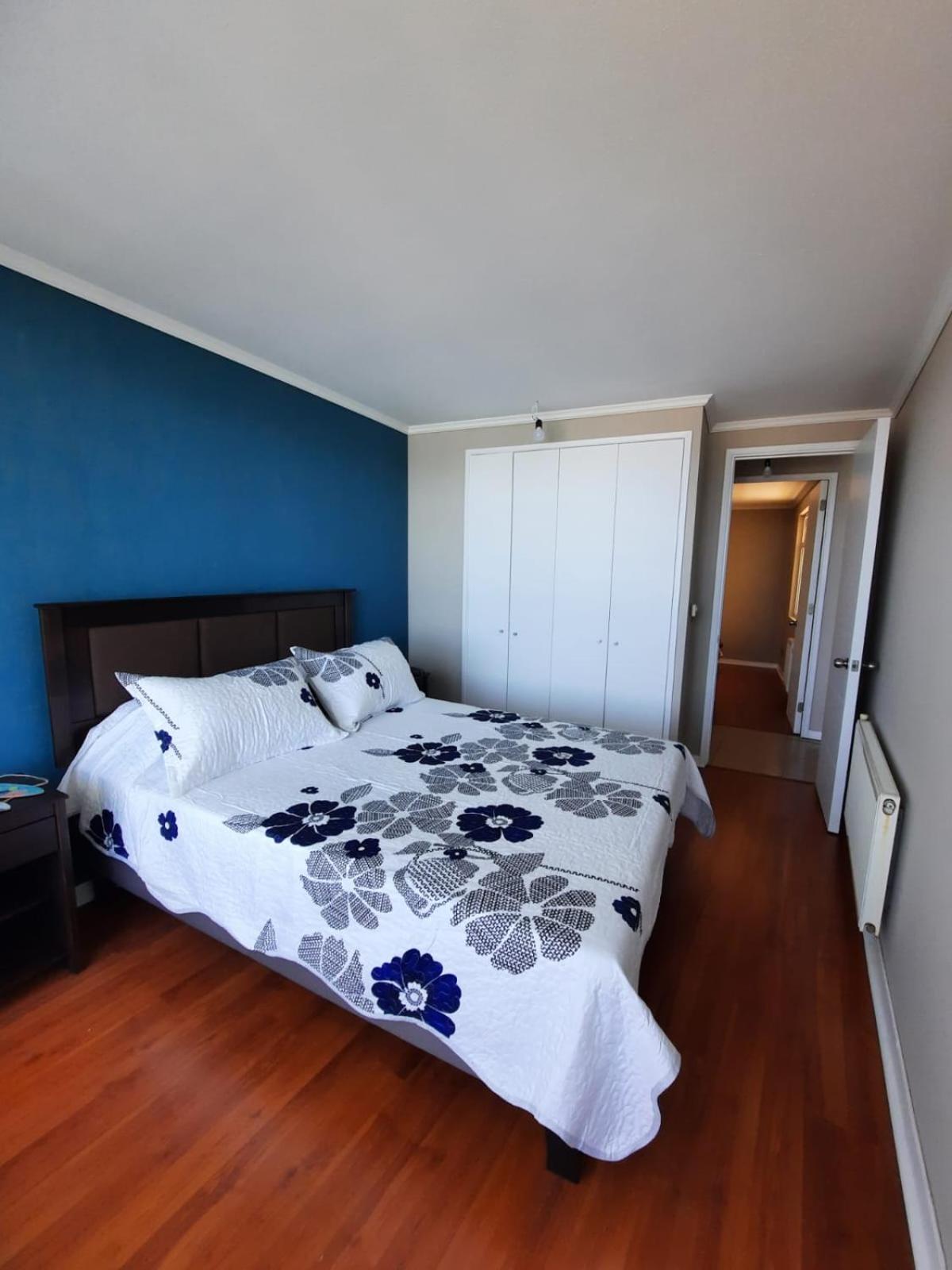 Two-Bedroom Apartment with Balcony and Sea View photo 2