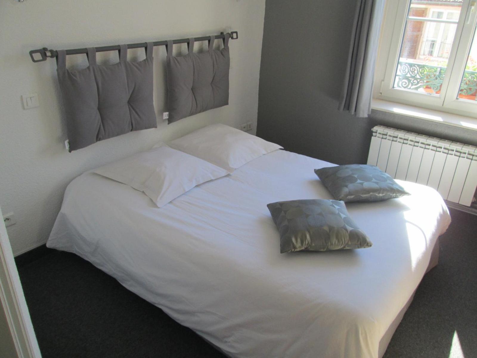 Double Room with Private Bathroom - Photo 1