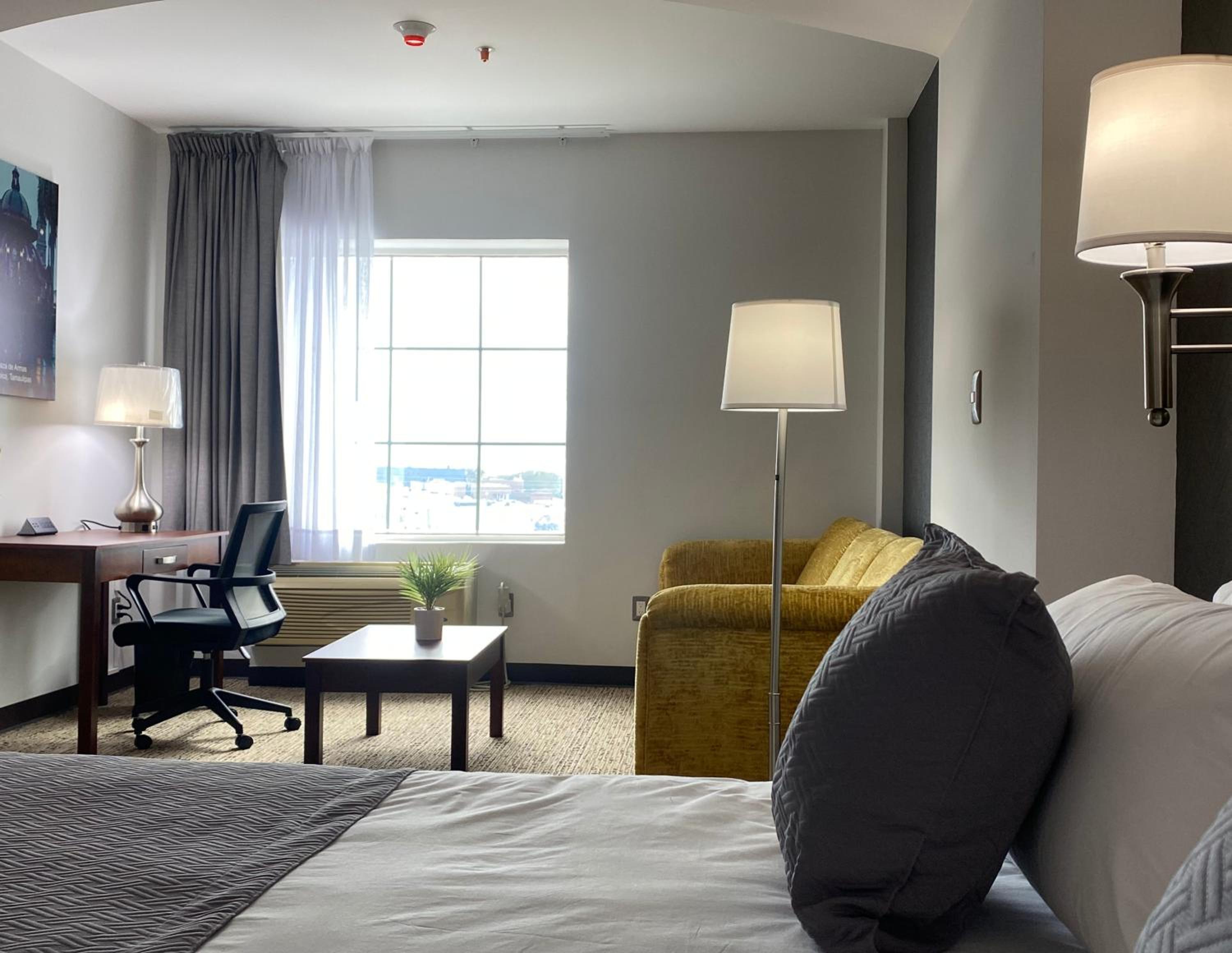 Junior King Suite - Non-Smoking - Photo 12
