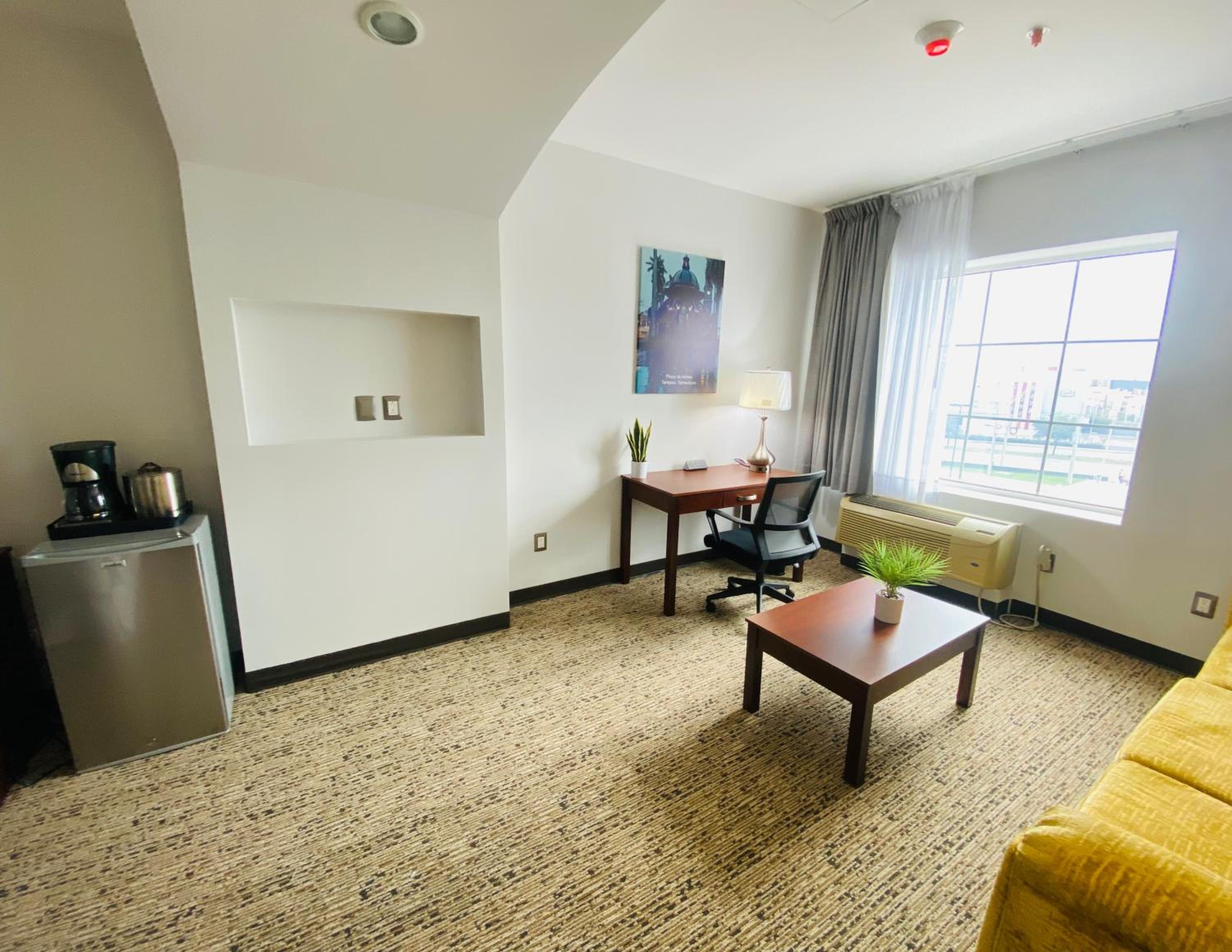 Junior King Suite - Non-Smoking - Photo 9