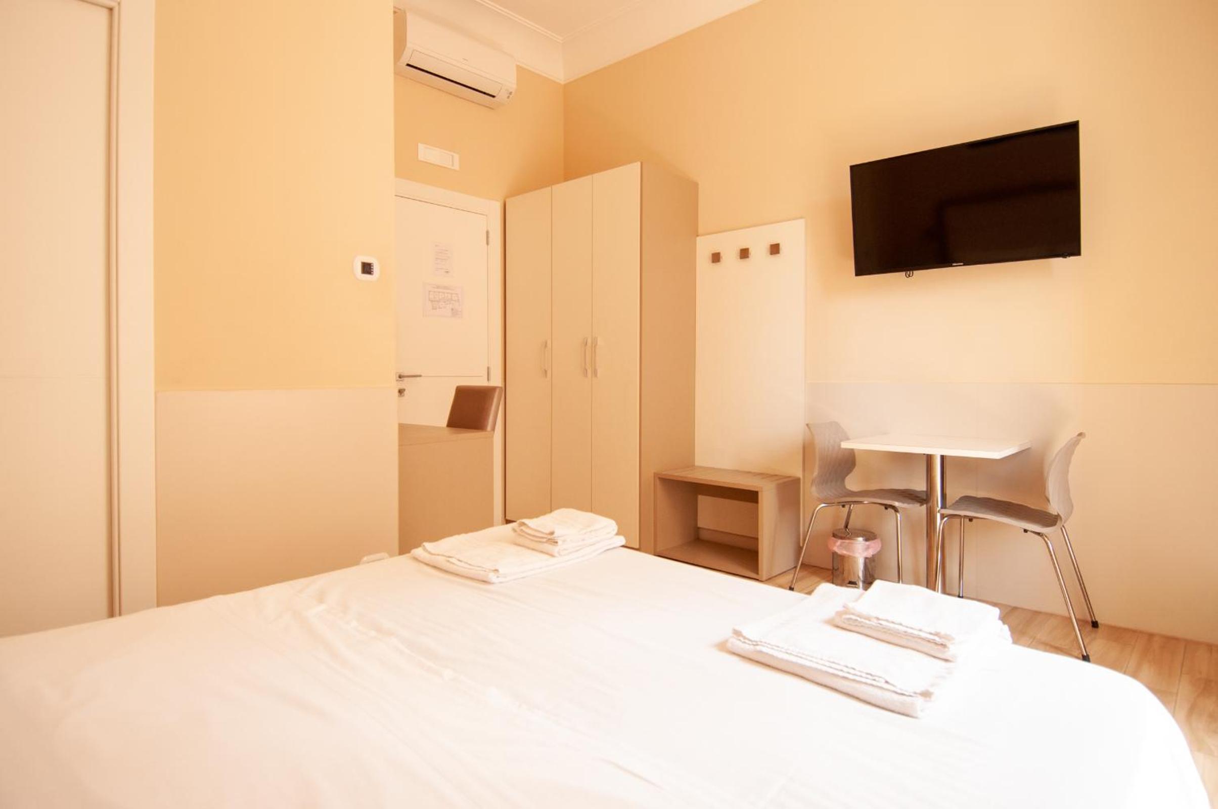 Classic Double or Twin Room photo 3