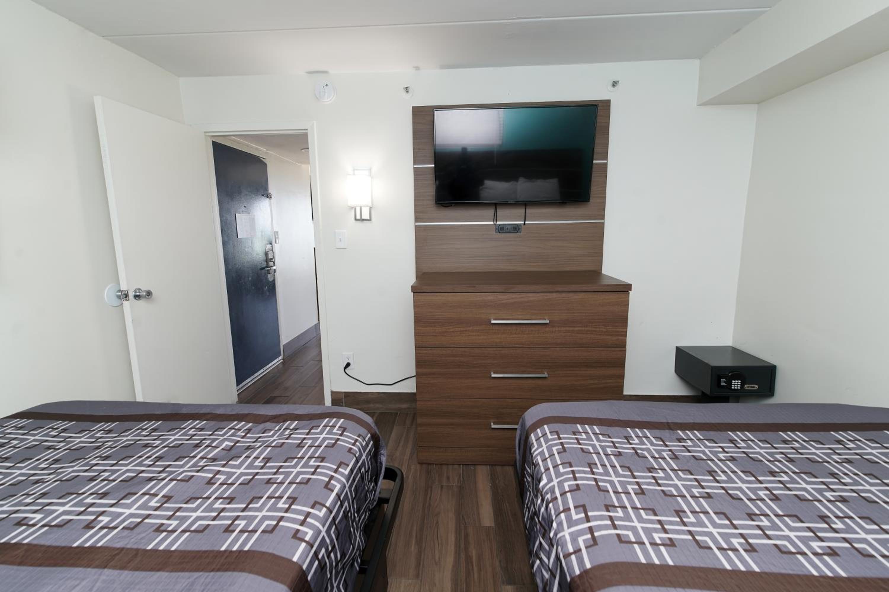 Oceanfront Suite - Lower Floor - Photo 7