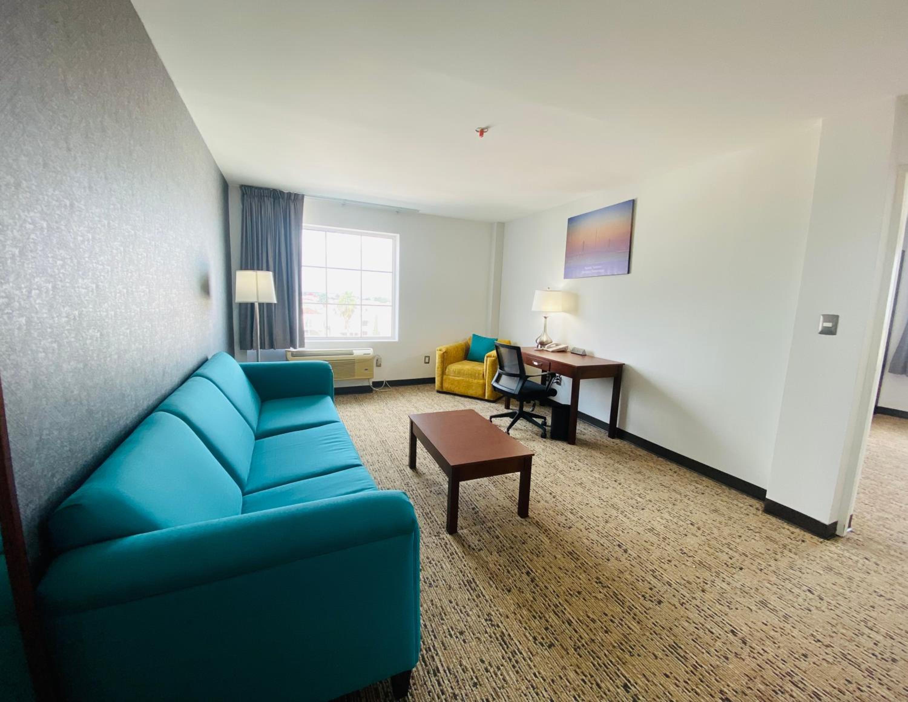King Suite - Non-Smoking - Photo 6