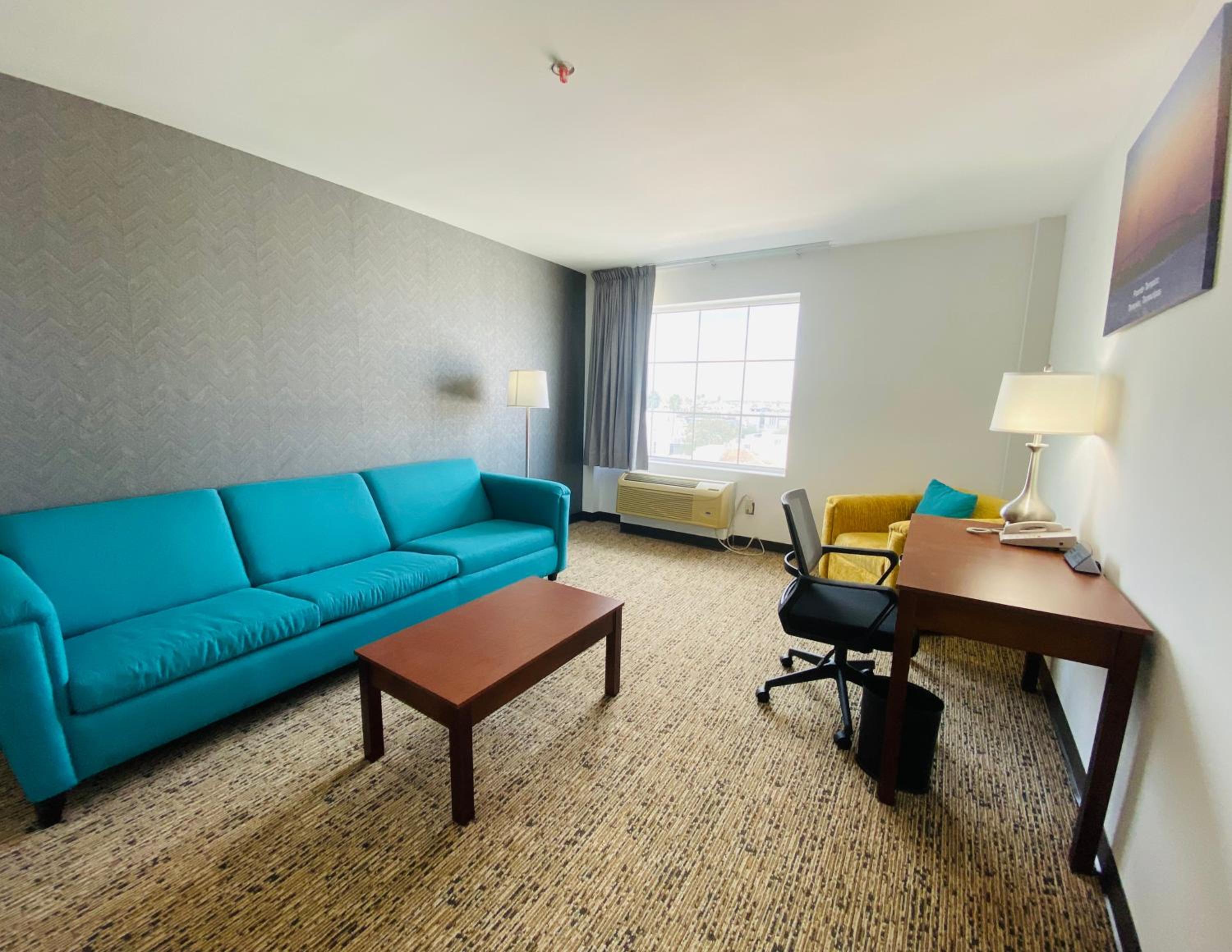 King Suite - Non-Smoking - Photo 5