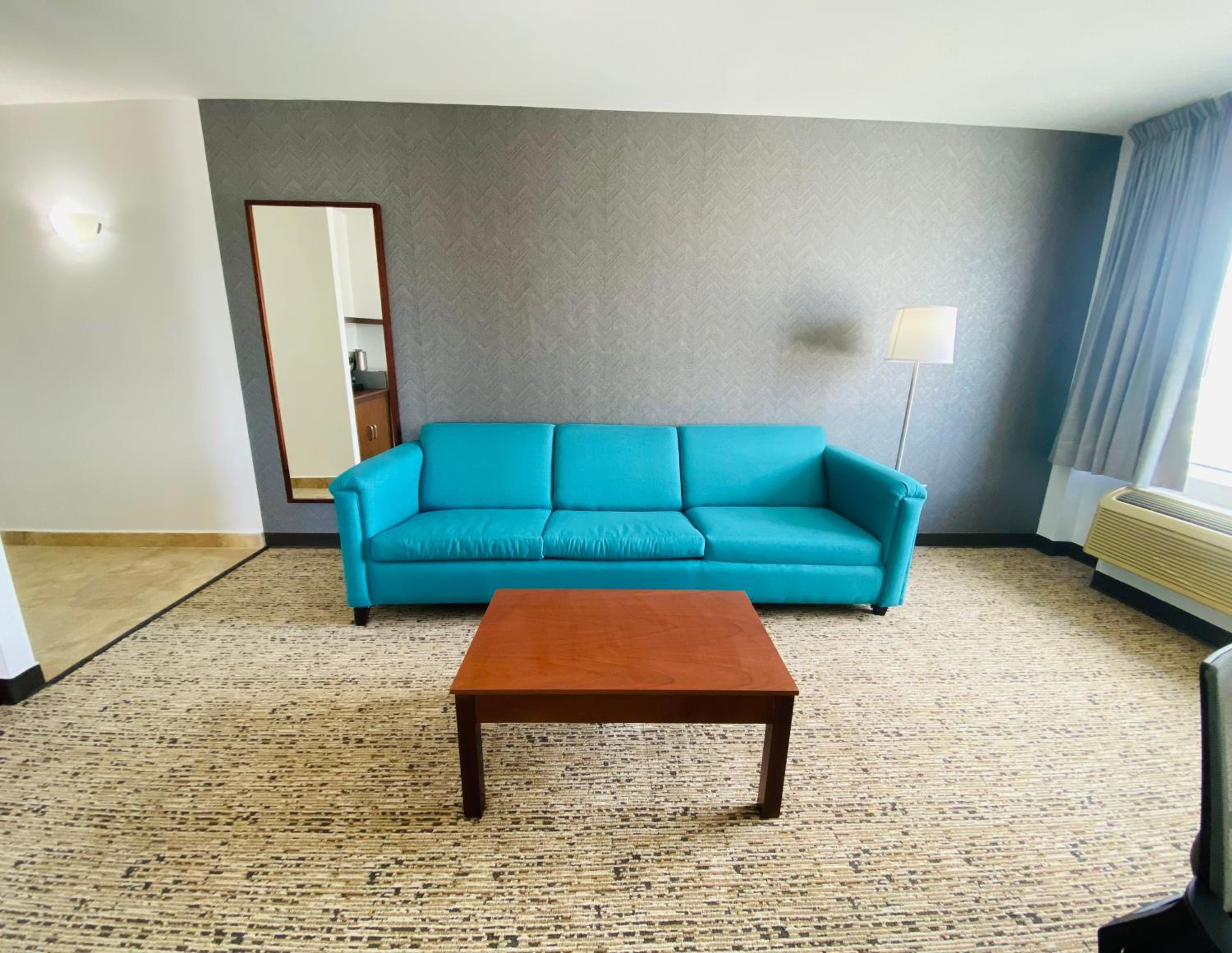 King Suite - Non-Smoking - Photo 10
