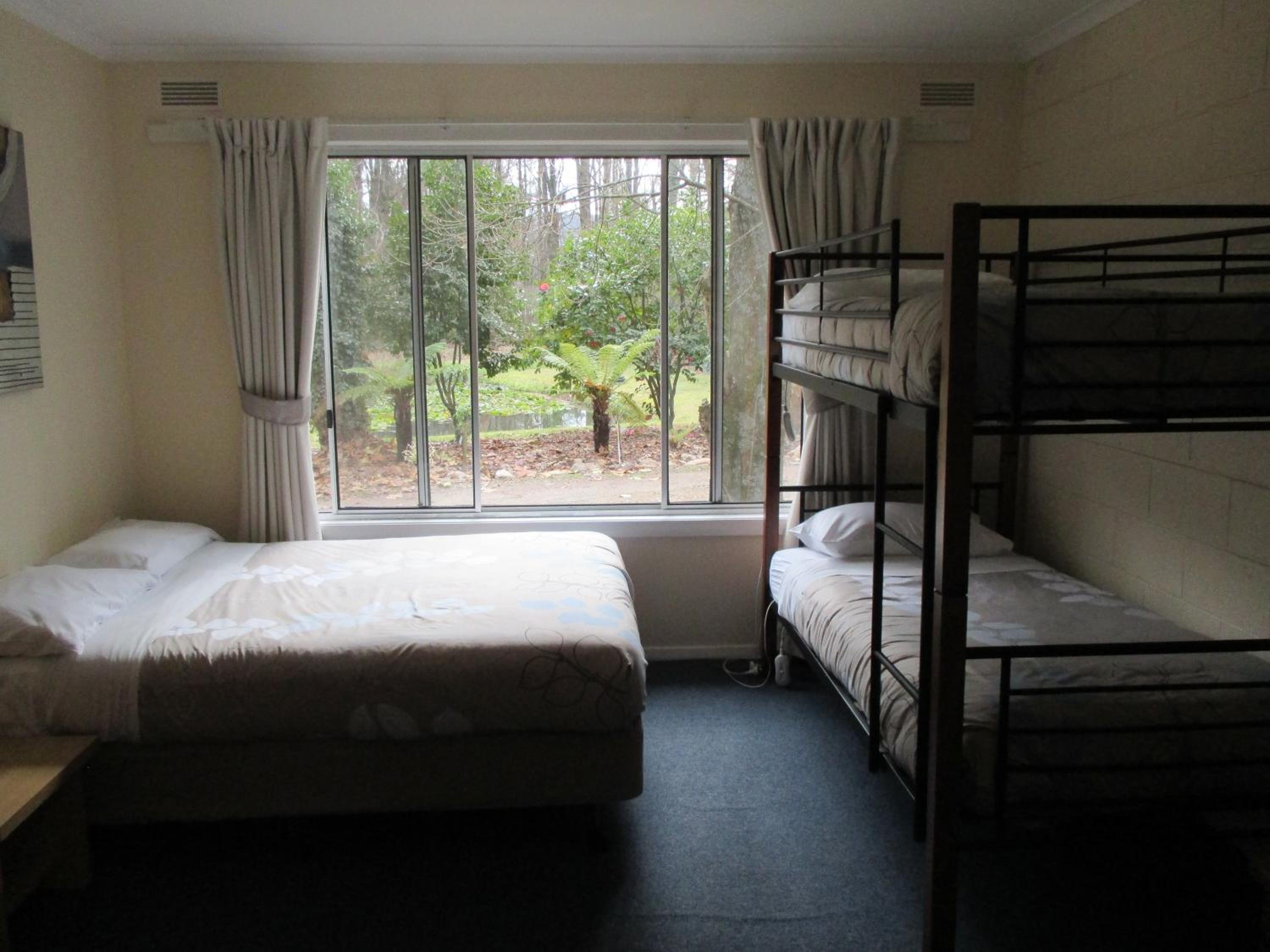 Two-Bedroom Cottage with Lake View  photo 2