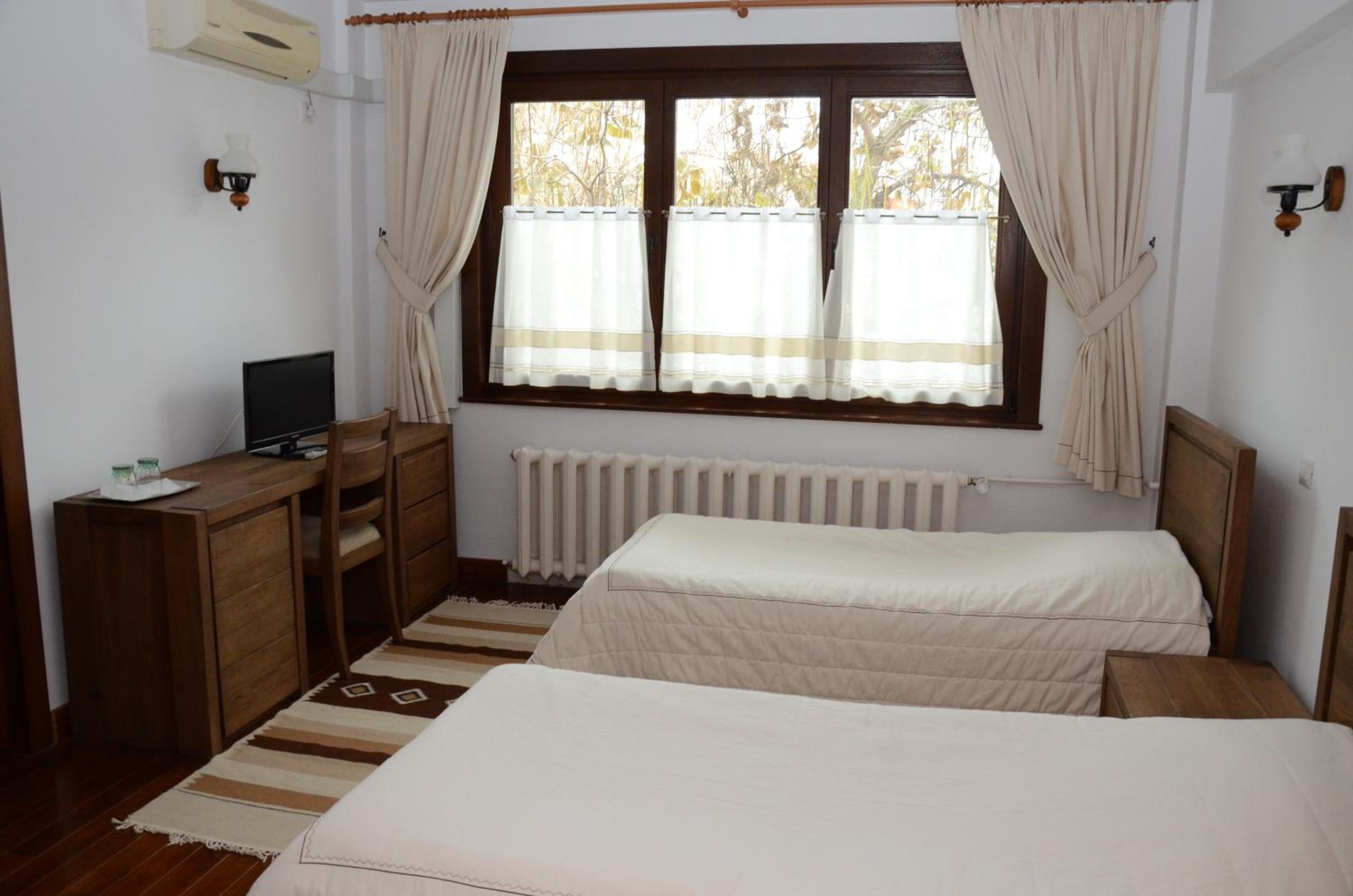 Double or Twin Room - Photo 3