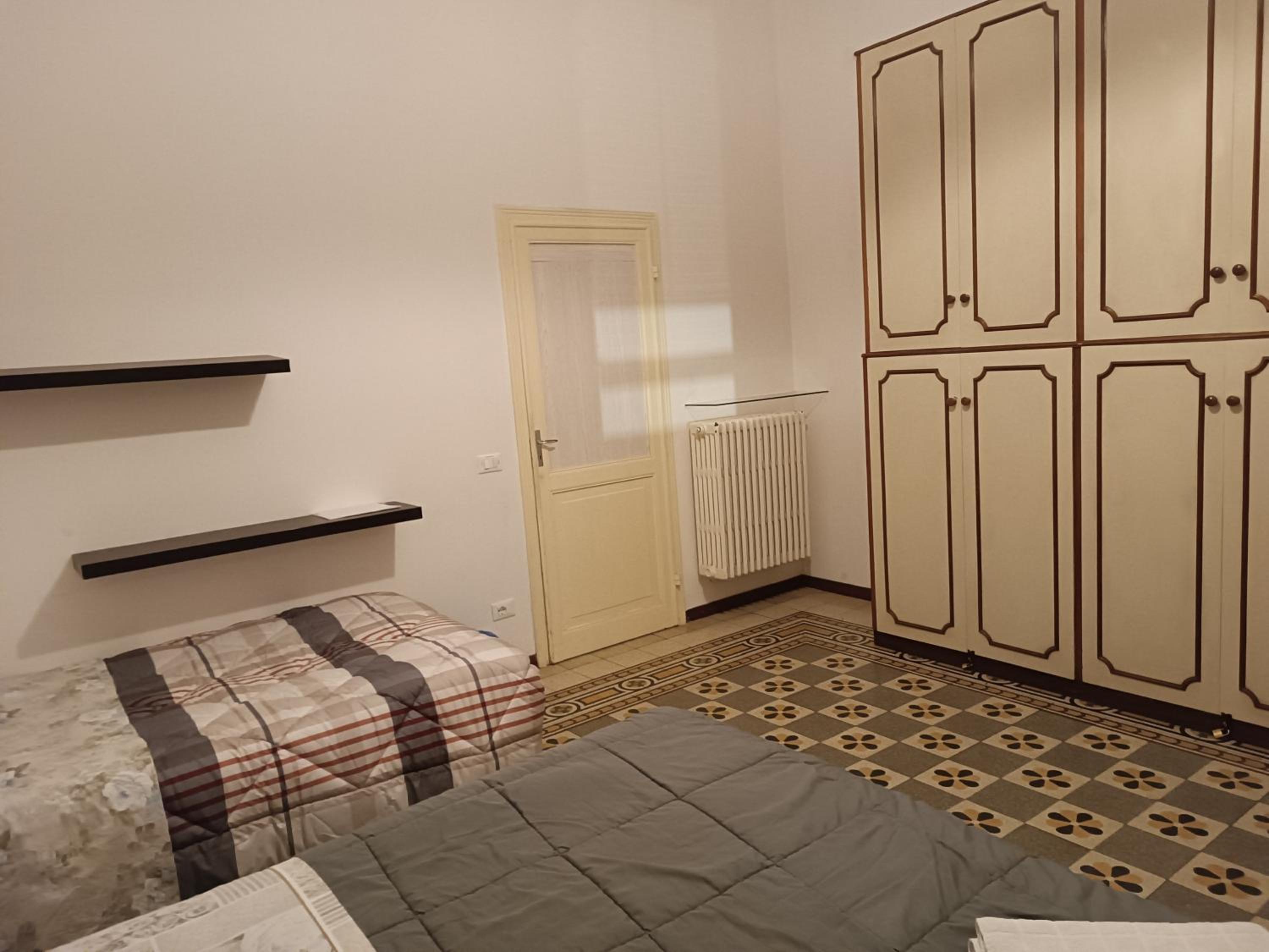Basic Triple Room with Shared Bathroom