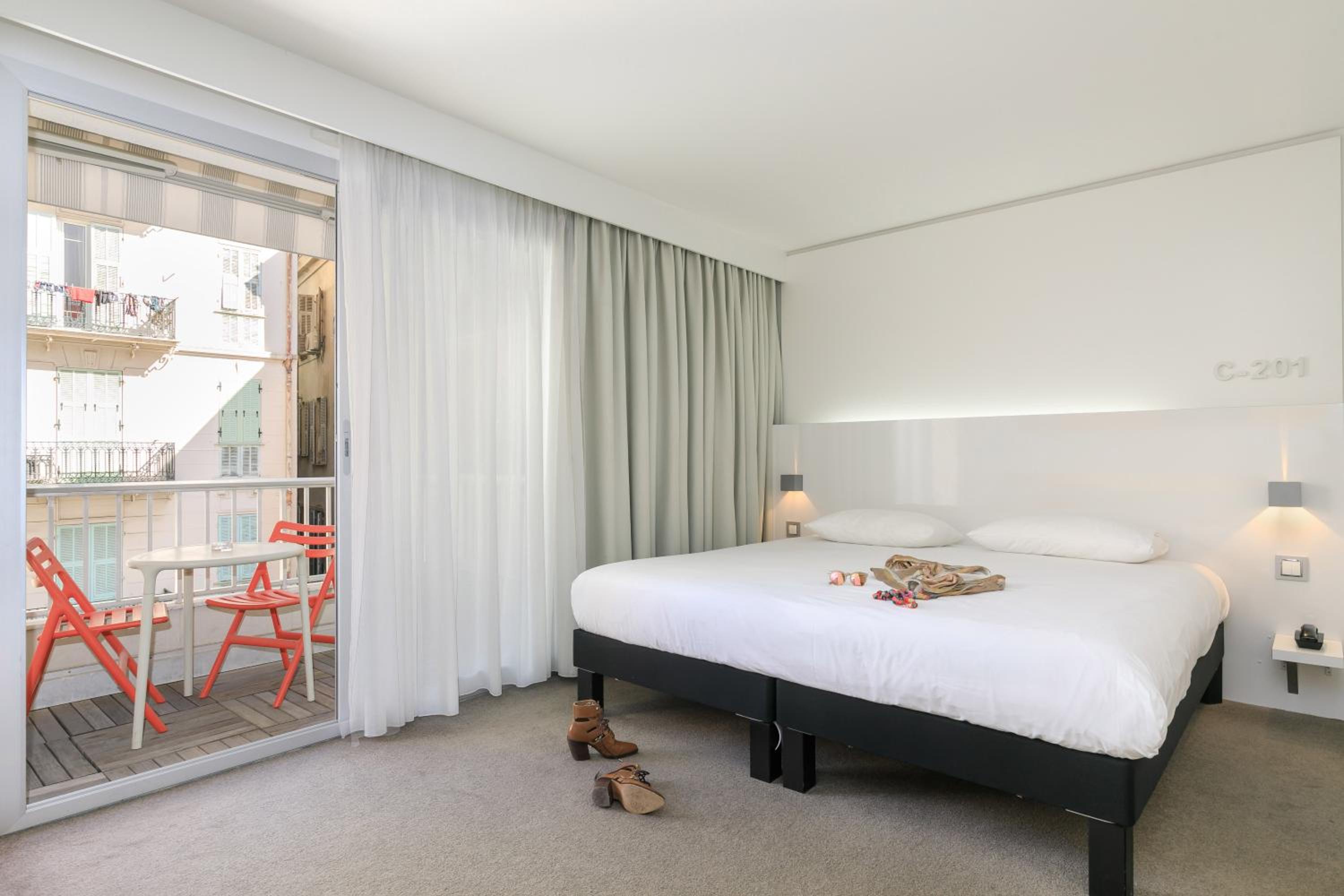 Twin Room - Photo 14