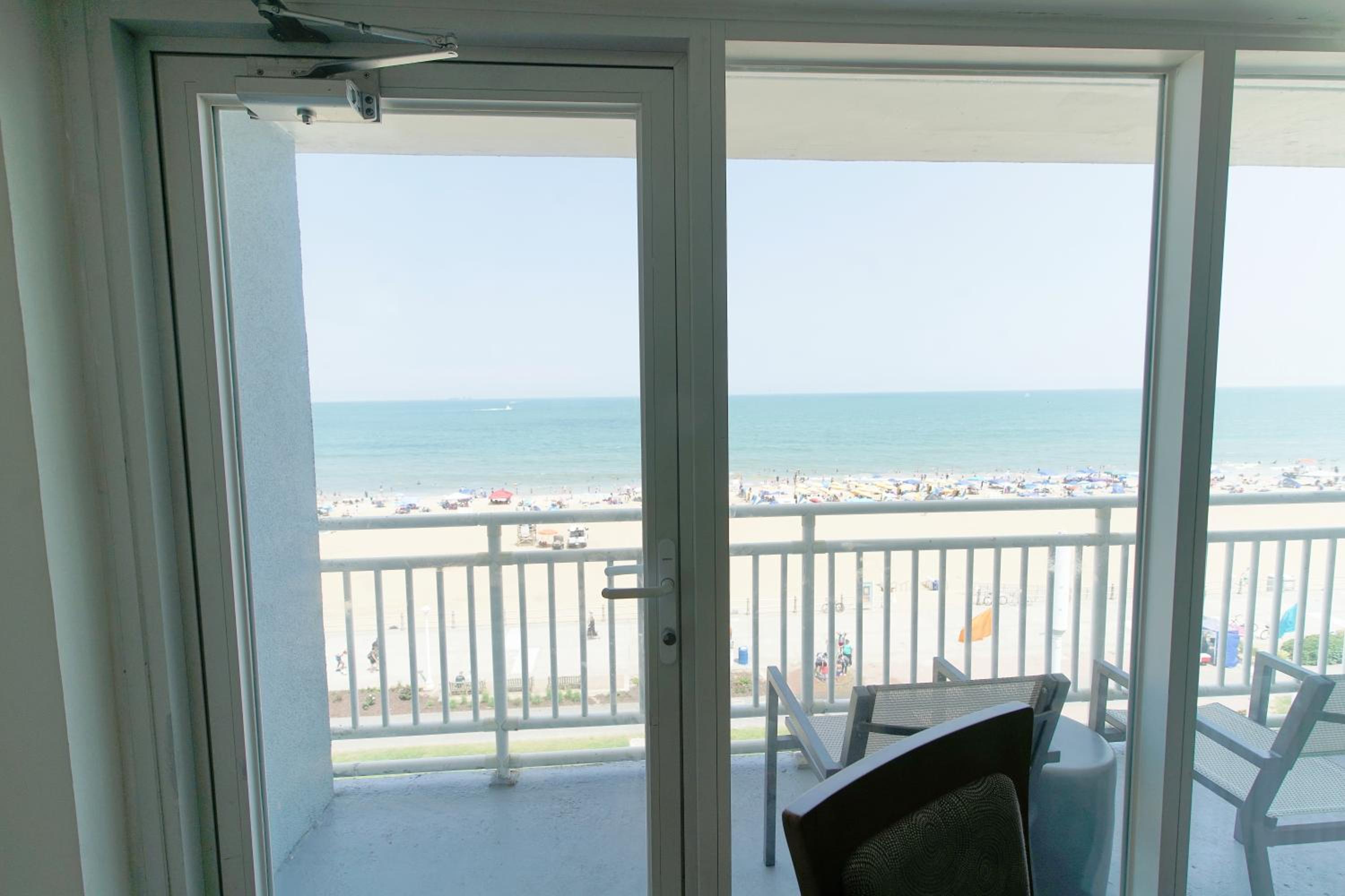 Oceanfront Suite - Higher Floor - Photo 3