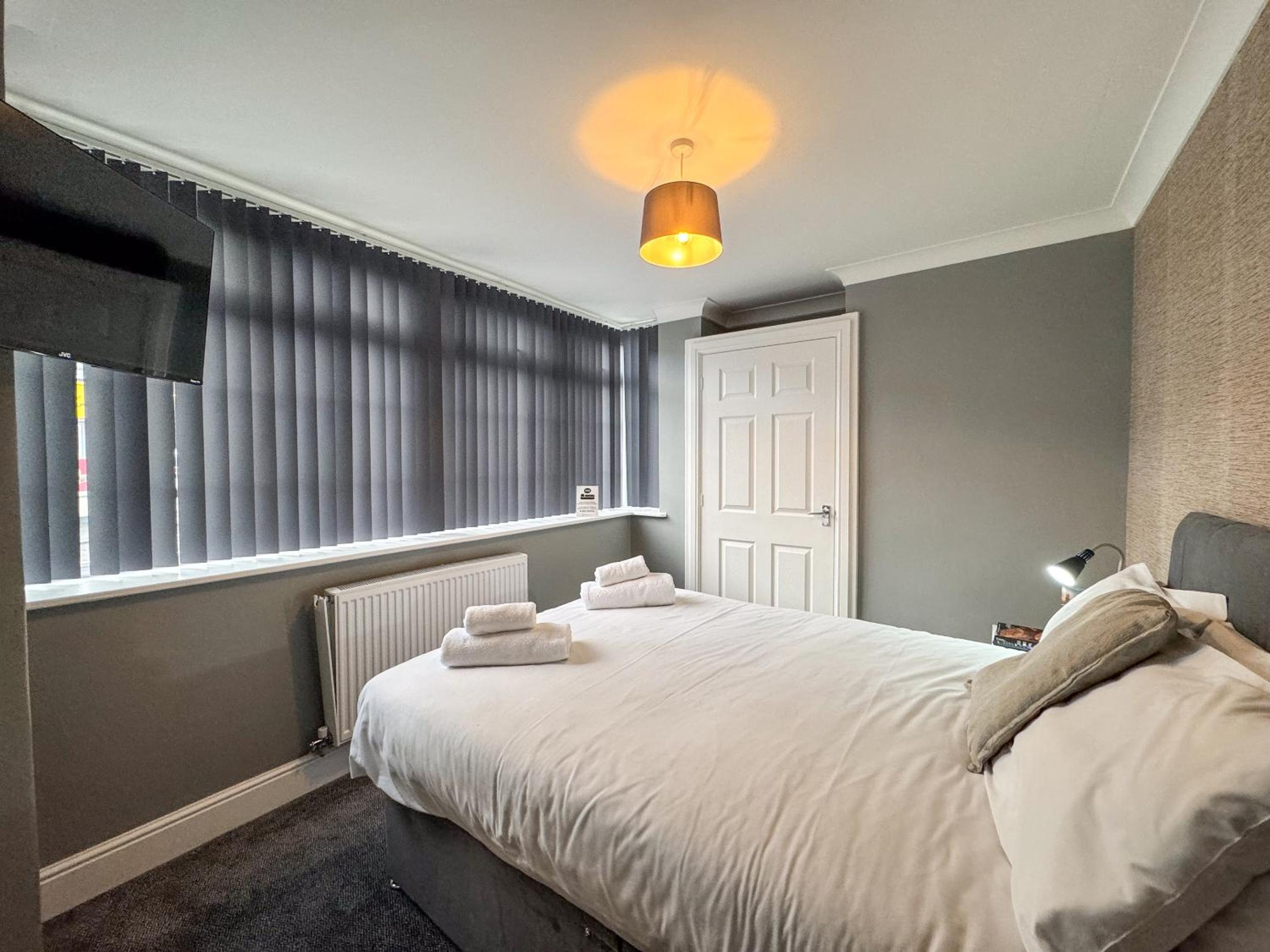 Standard King Room - Photo 24