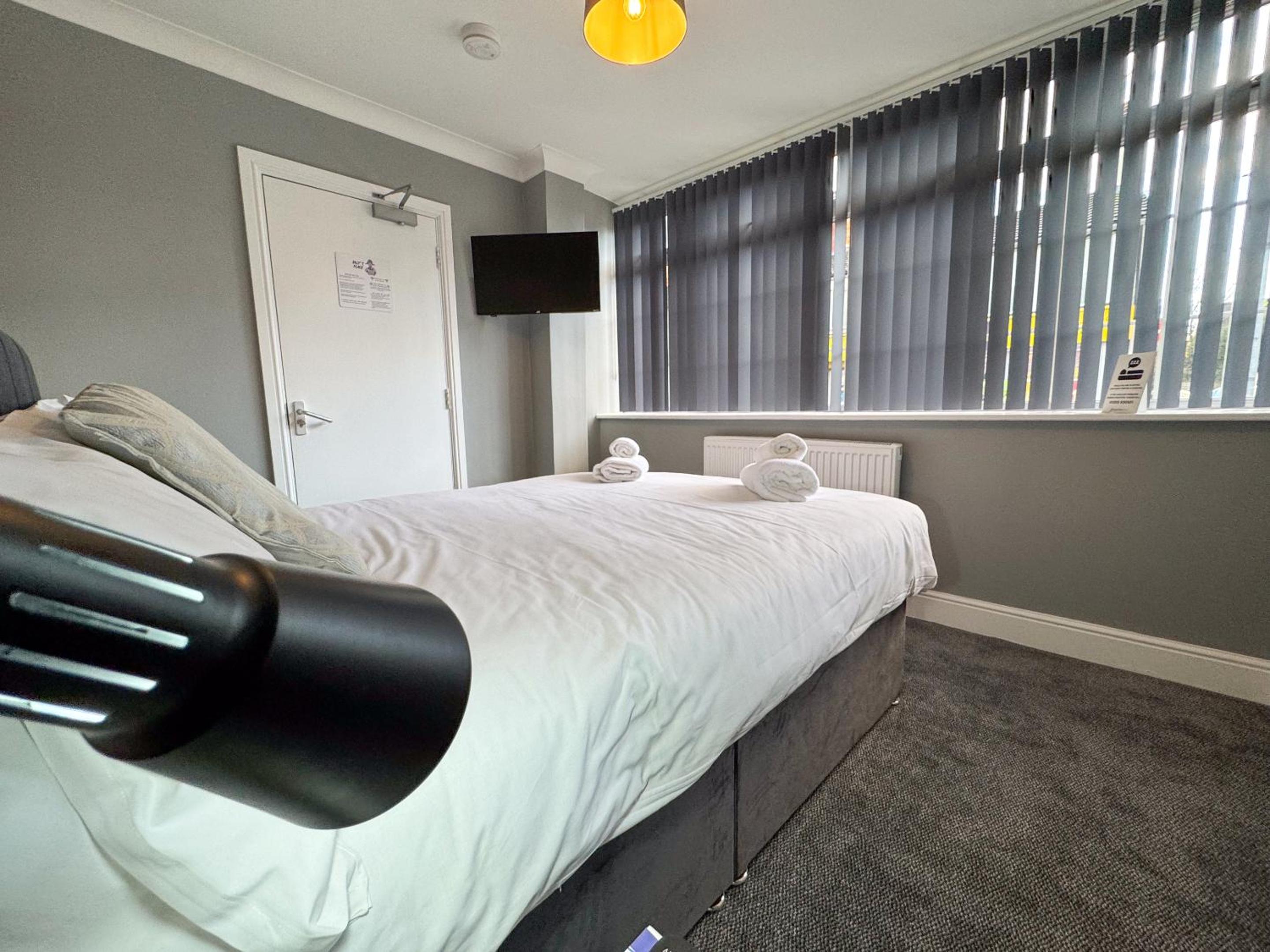 Standard King Room - Photo 23