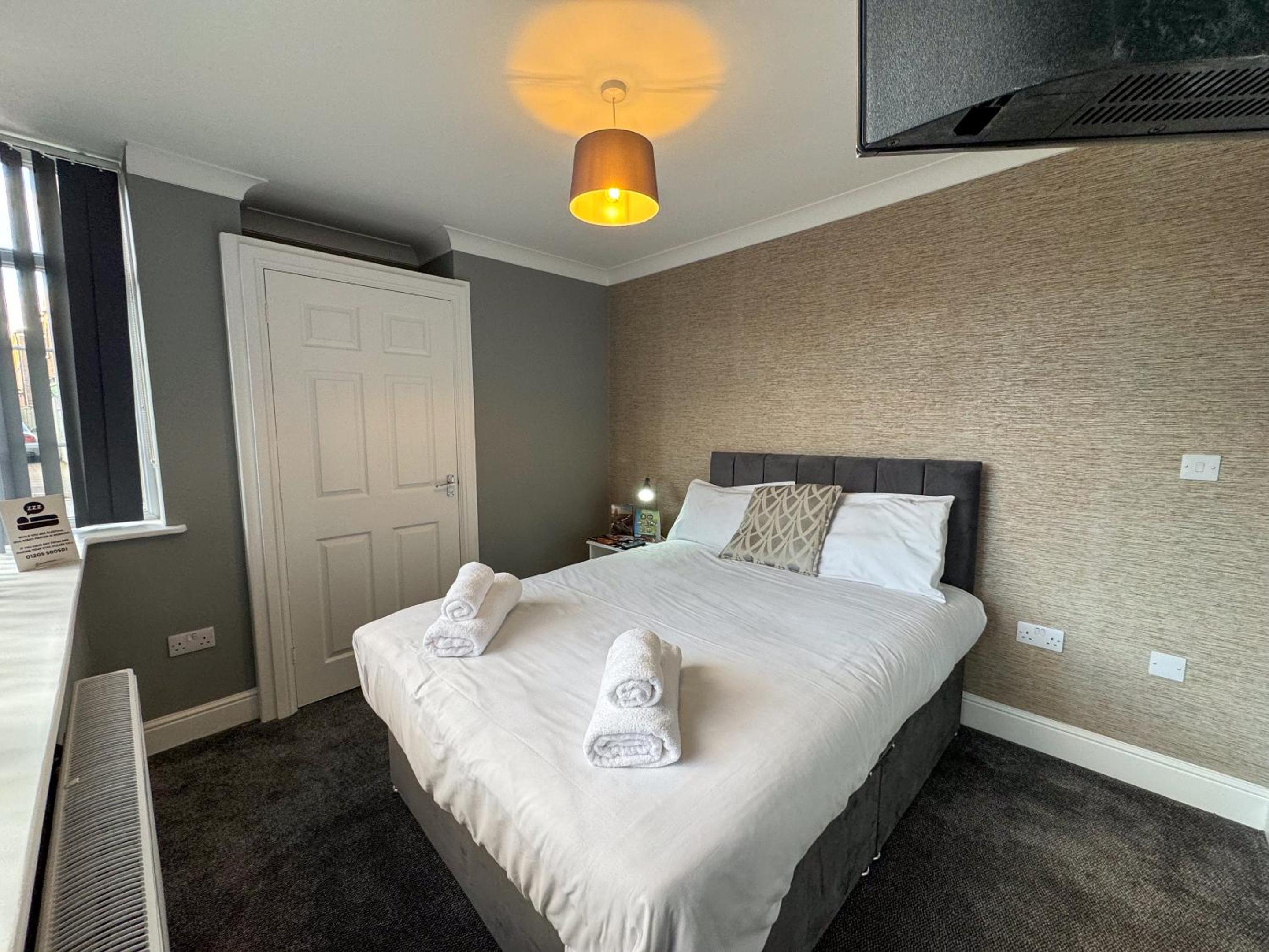 Standard King Room - Photo 26