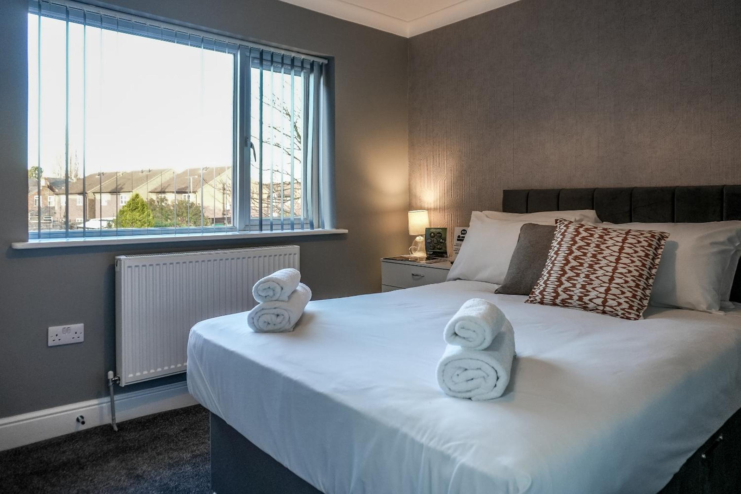 Standard King Room - Photo 10