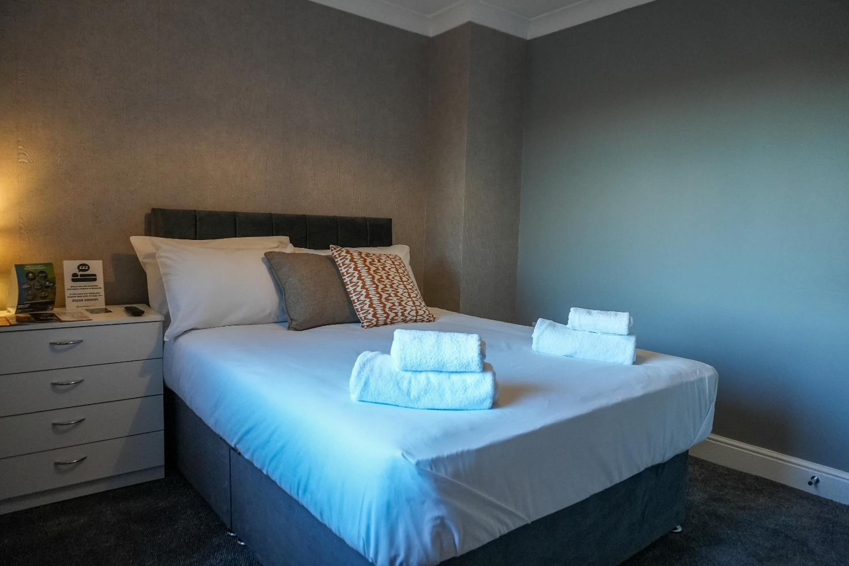 Standard King Room - Photo 25