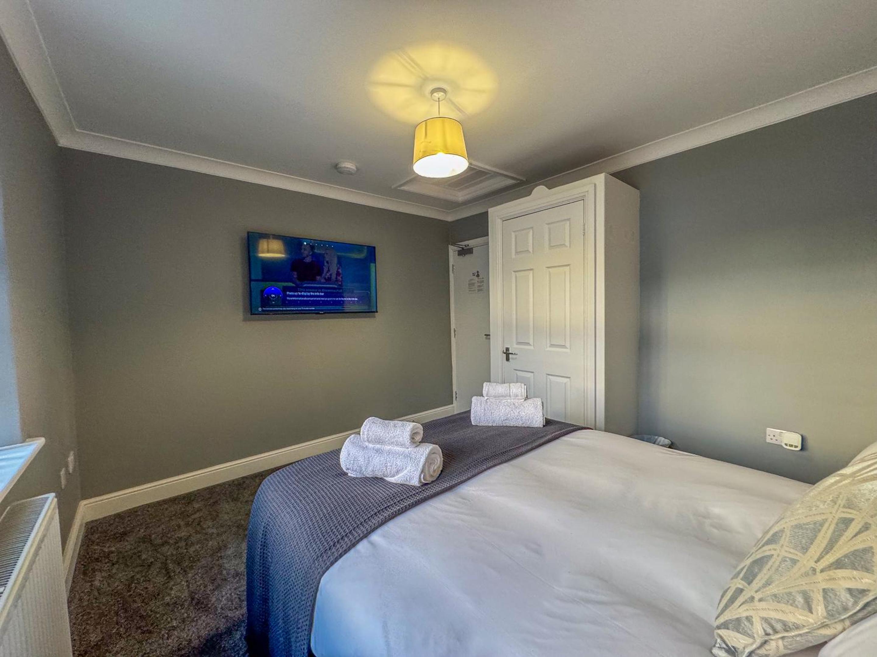 Standard King Room - Photo 8