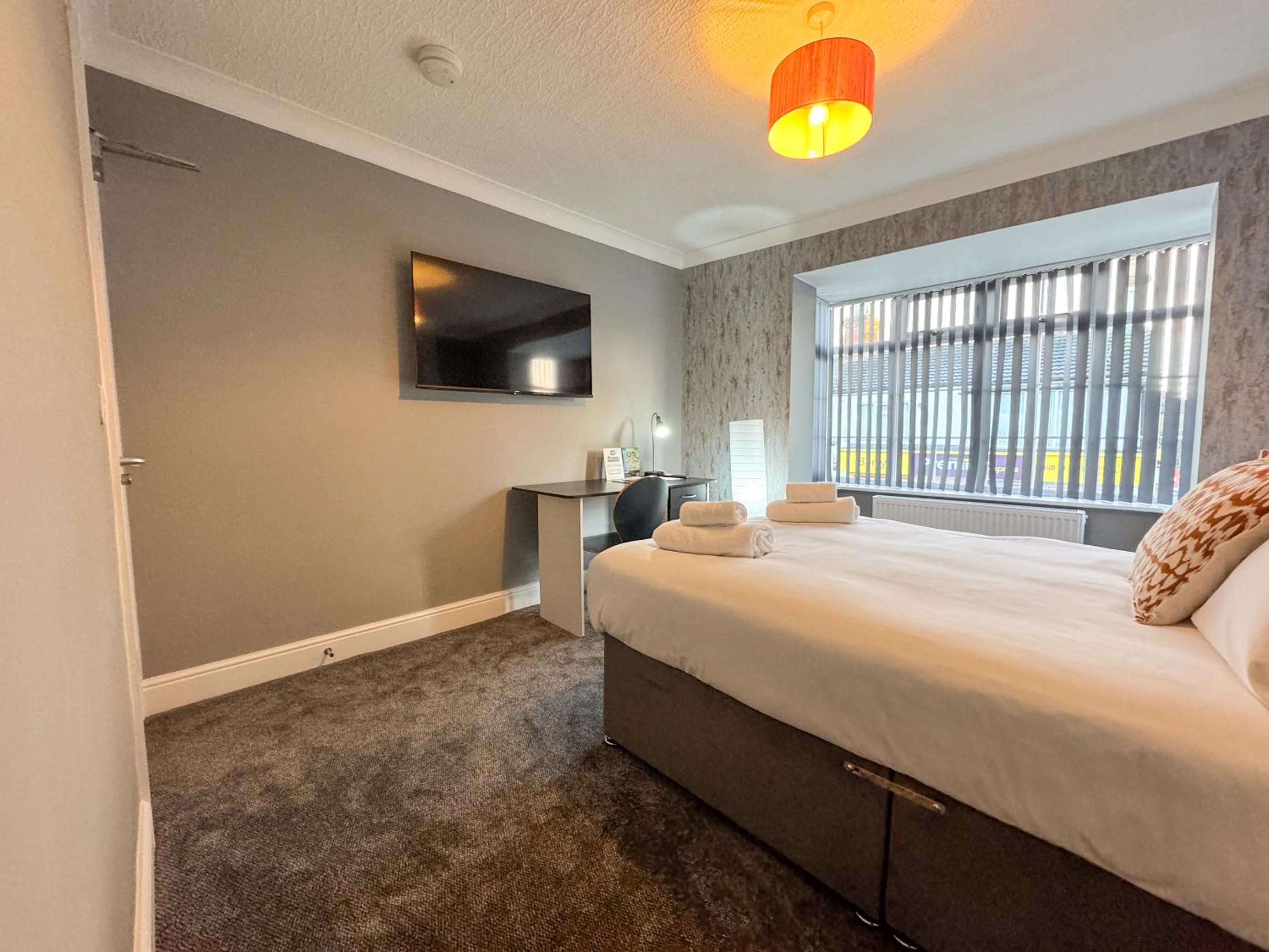 Standard King Room - Photo 9