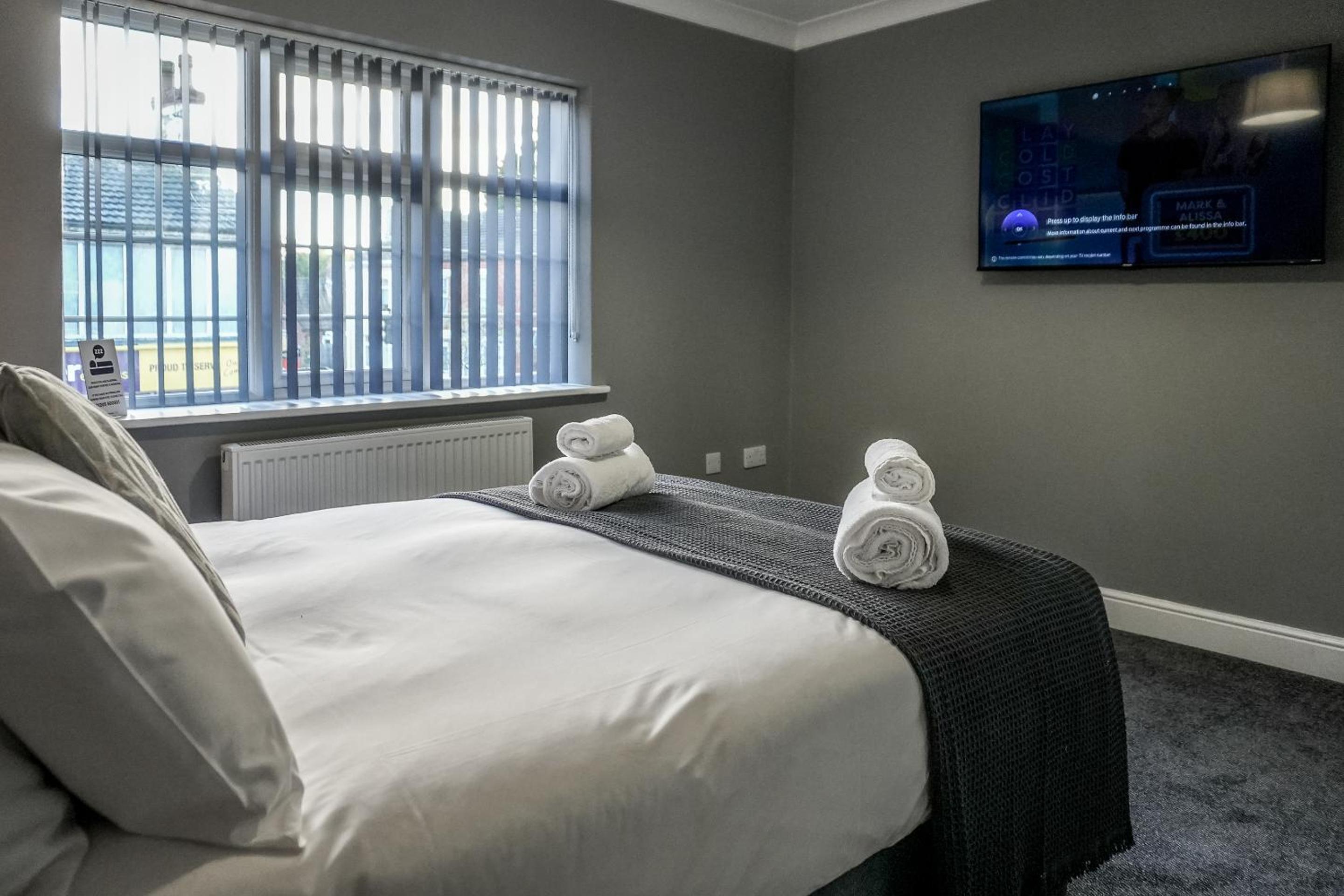Standard King Room - Photo 11