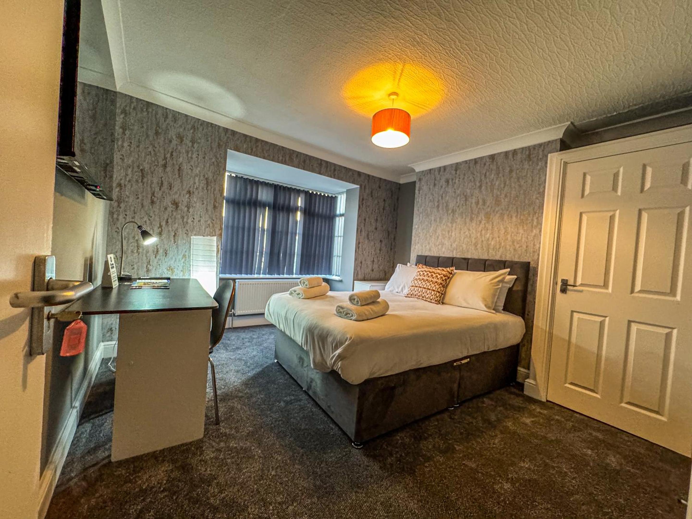 Standard King Room - Photo 16
