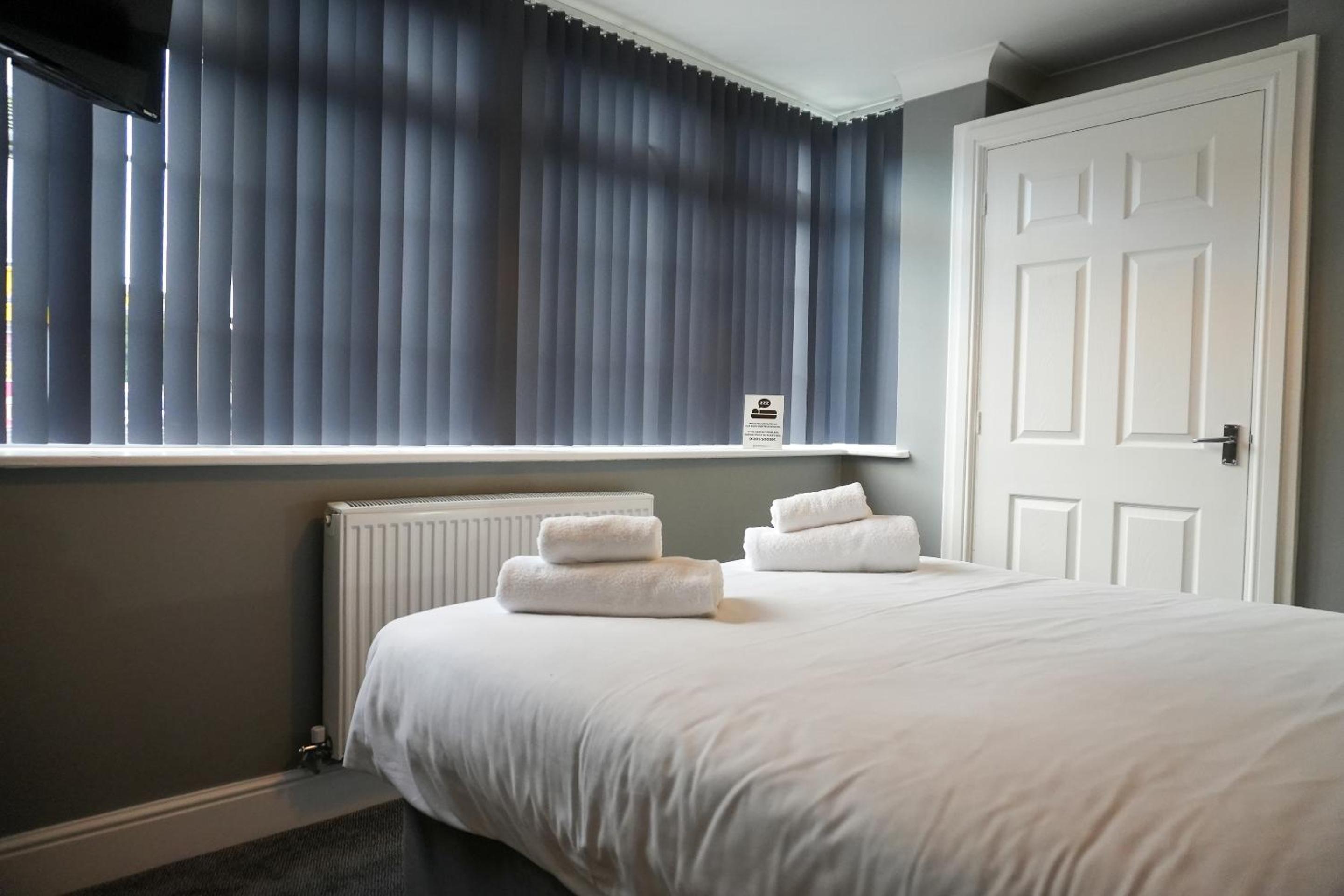 Standard King Room - Photo 17