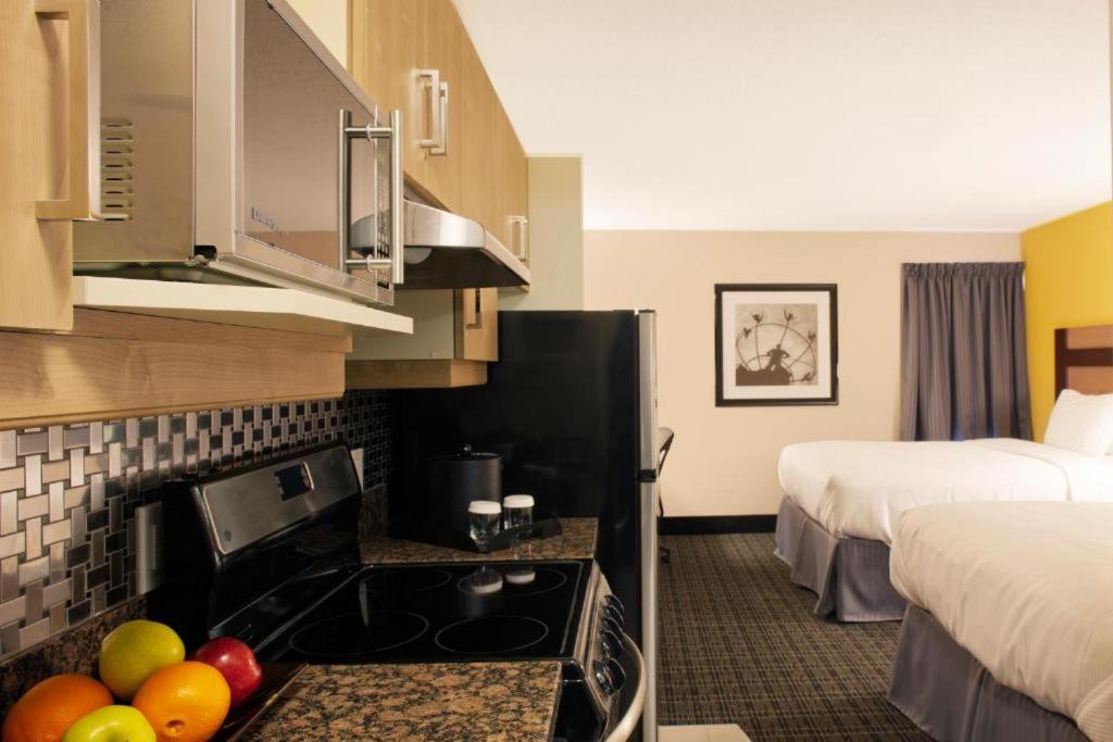 Stay Inn Express Toronto — photo 50