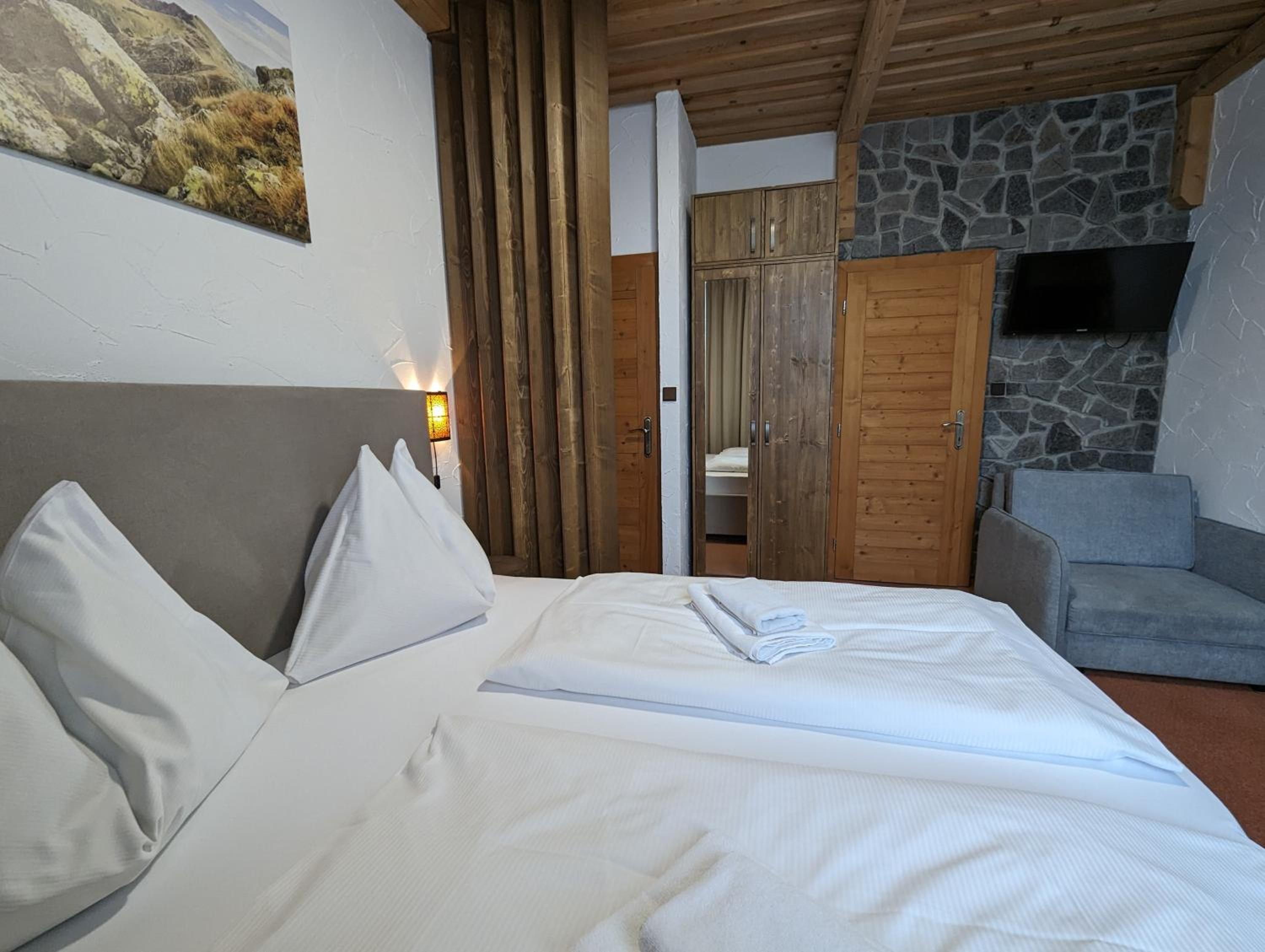 Double Room with Sofa Bed photo 3
