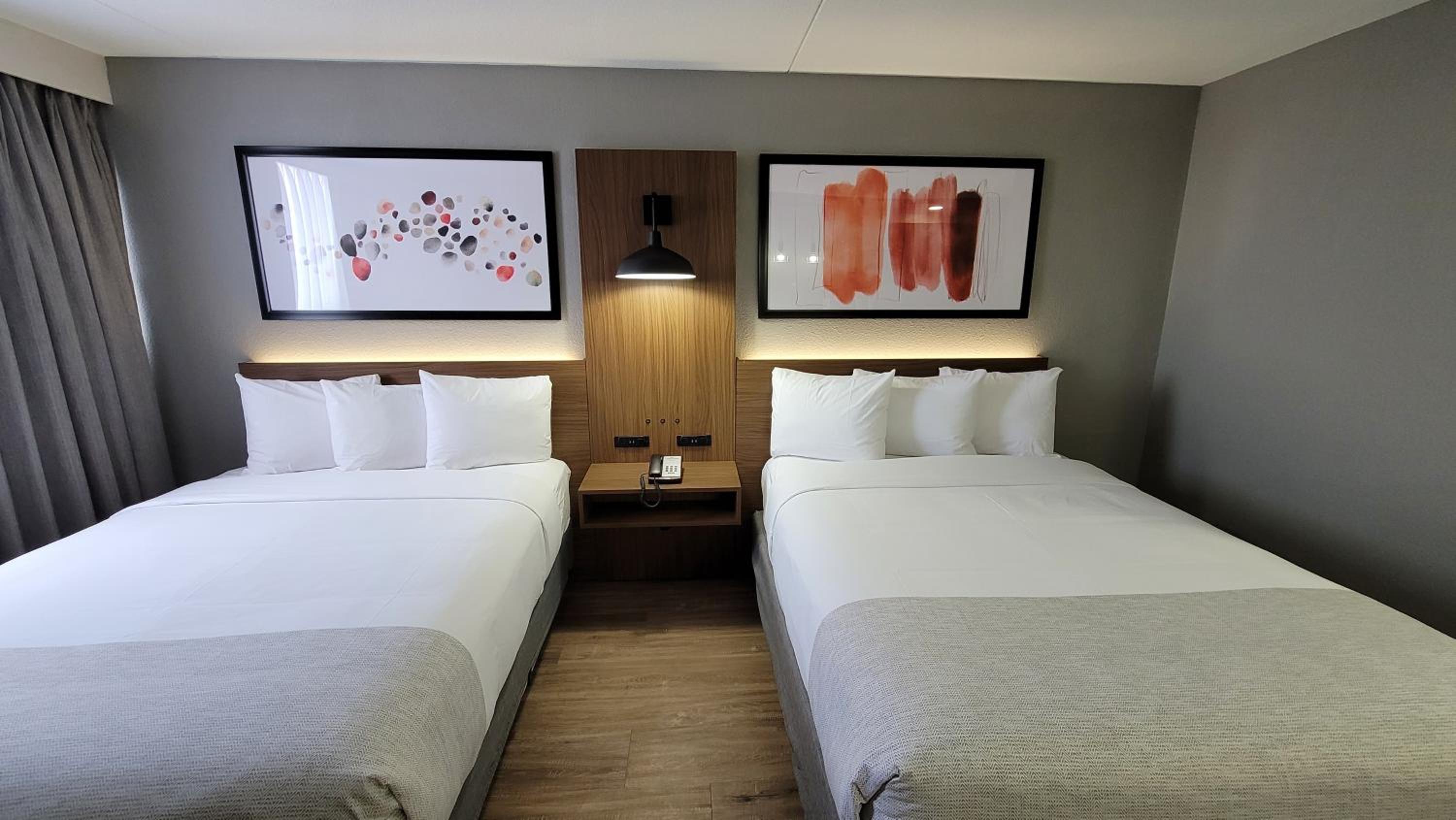 2 Queen Beds, Mobility Accessible Room, Roll-in Shower, Non-Smoking - Photo 3